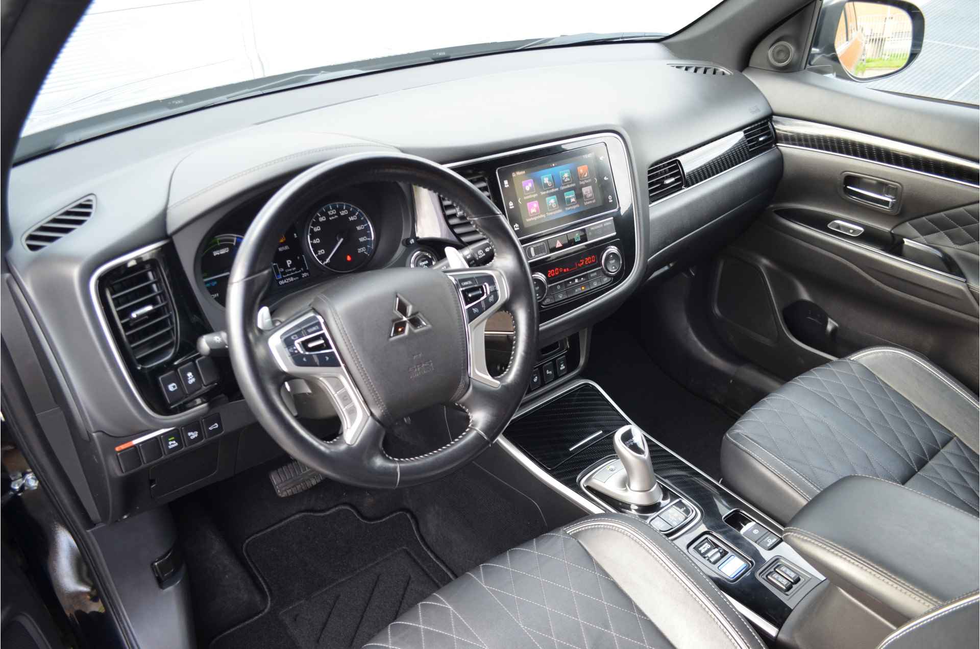 Mitsubishi Outlander PHEV 2.4 INSTYLE 4WD | PLUG IN HYBRID | HOGE ZIT | 65.000KM! | ALL IN RIJKLAARPRIJS - 2/48