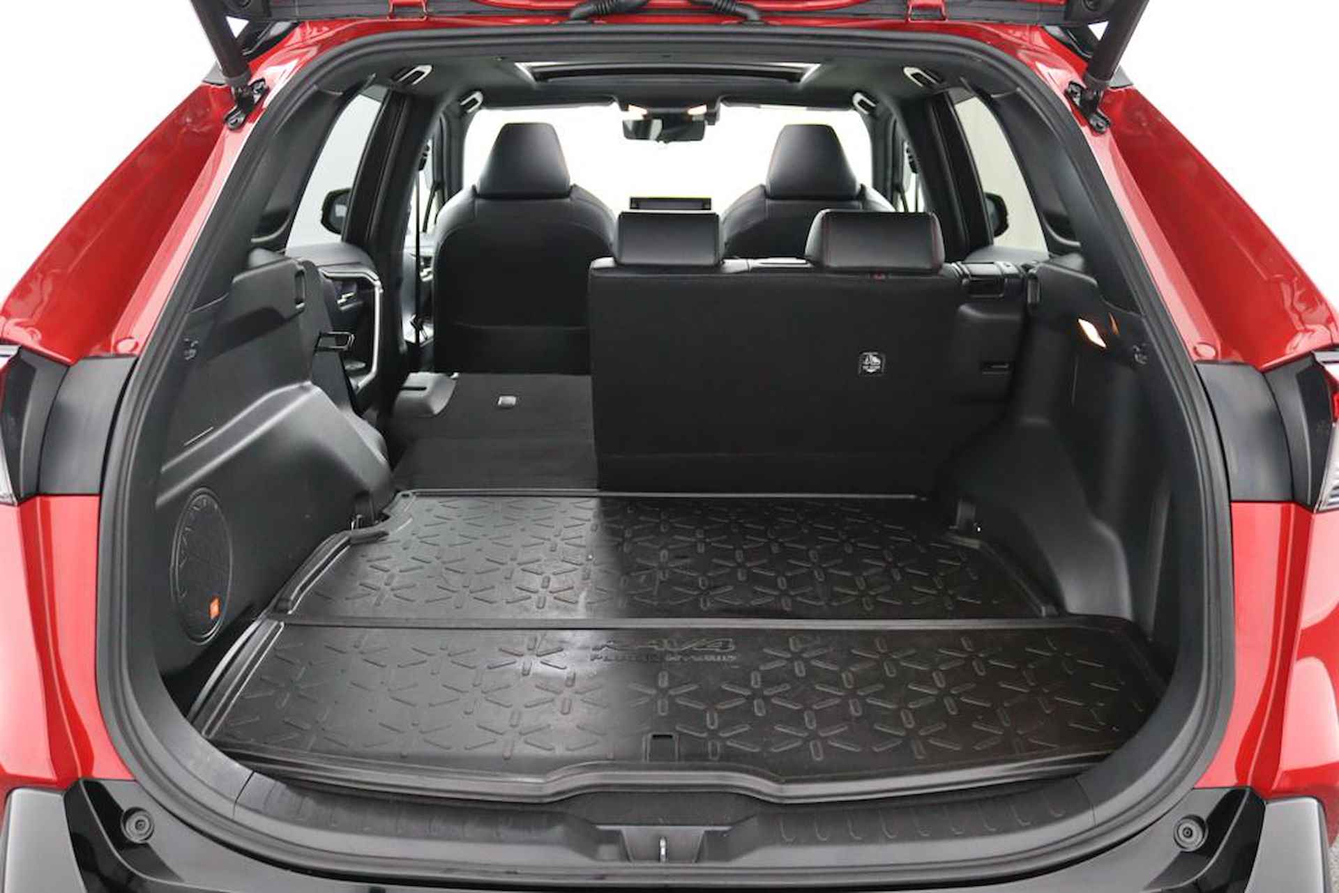 Toyota RAV4 2.5 Plug-in Hybrid AWD Bi-Tone Plus | Trekhaak Afneembaar | Treeplanken | Alarmsysteem | Lederen Bekleding | Stoelverwarming en Ventilatie | Bomvol | - 34/65