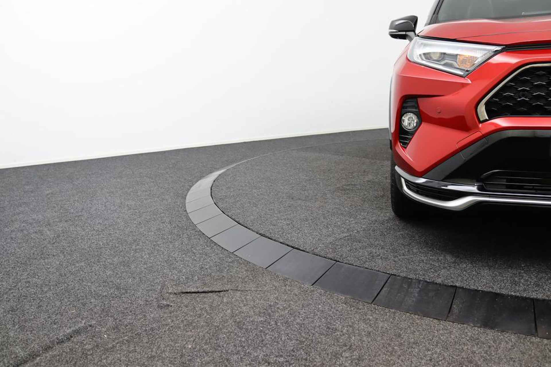 Toyota RAV4 2.5 Plug-in Hybrid AWD Bi-Tone Plus | Trekhaak Afneembaar | Treeplanken | Alarmsysteem | Lederen Bekleding | Stoelverwarming en Ventilatie | Bomvol | - 47/65