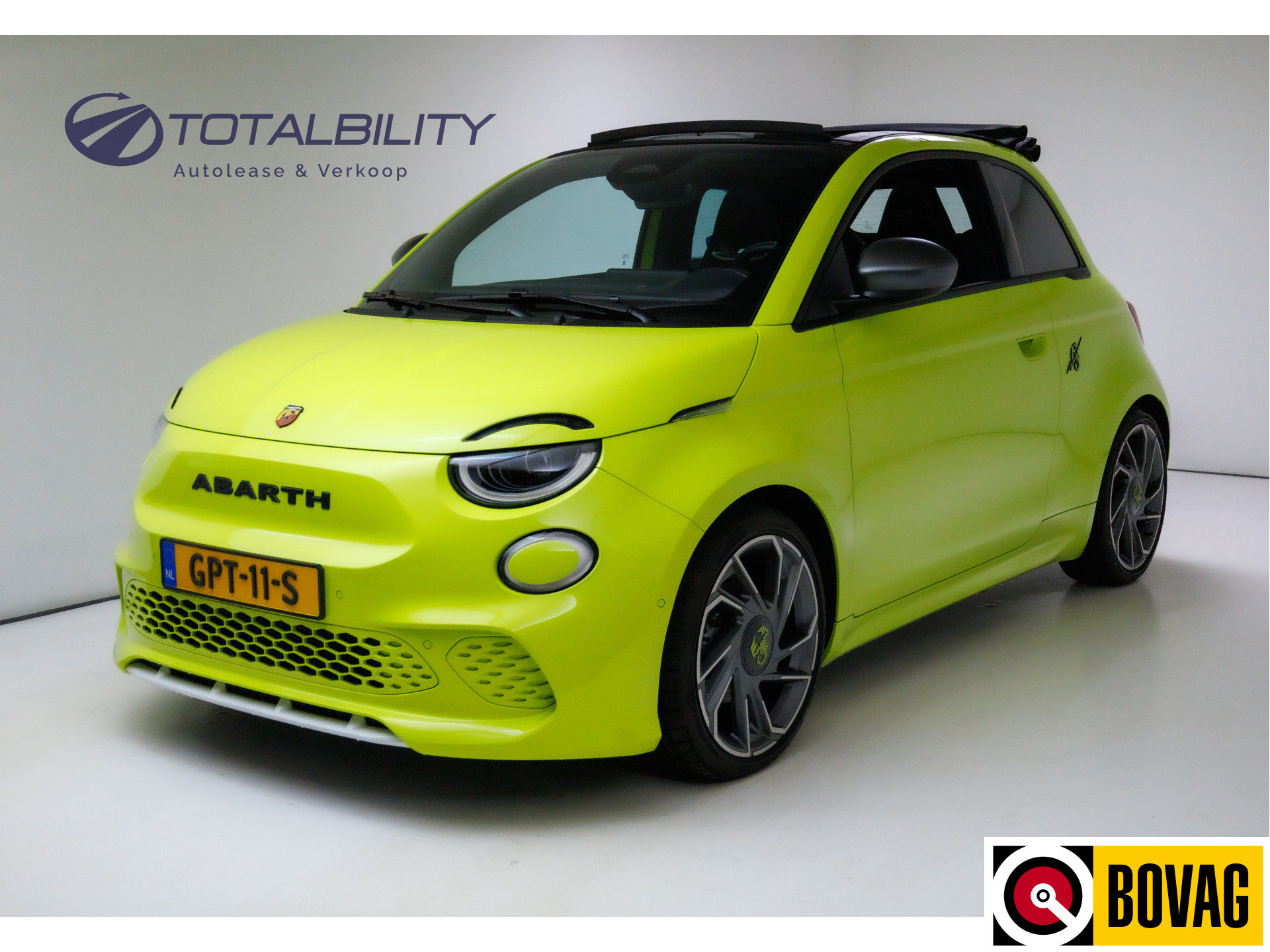 Abarth 500C Cabrio Scorpionissima 42 kWh 155 PK | € 2000,- Subsidie mogelijk! JBL, Camera, Stoelverwarming, PDC, 18" LMV, Navigatie. Sportstoelen