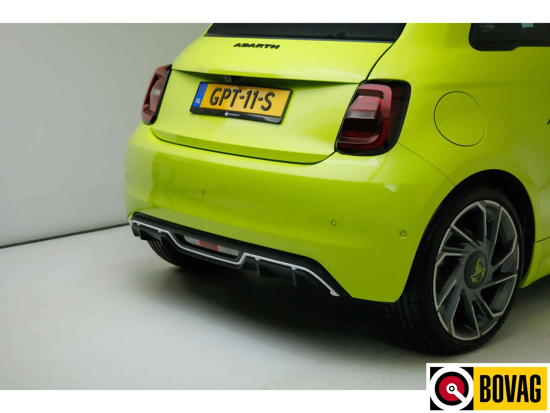 Abarth 500C Cabrio Scorpionissima 42 kWh 155 PK | € 2000,- Subsidie mogelijk! JBL, Camera, Stoelverwarming, PDC, 18" LMV, Navigatie. Sportstoelen - 6/25