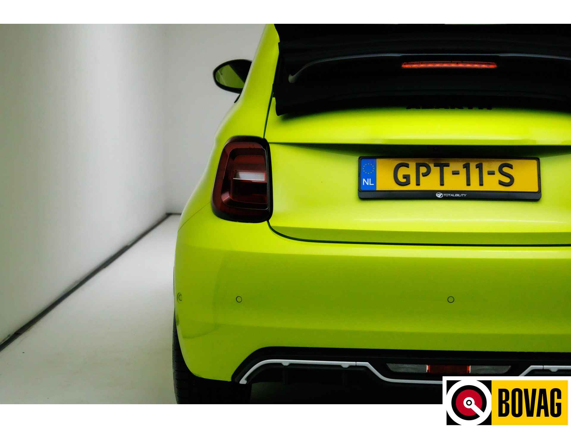 Abarth 500C Cabrio Scorpionissima 42 kWh 155 PK | € 2000,- Subsidie mogelijk! JBL, Camera, Stoelverwarming, PDC, 18" LMV, Navigatie. Sportstoelen - 9/25