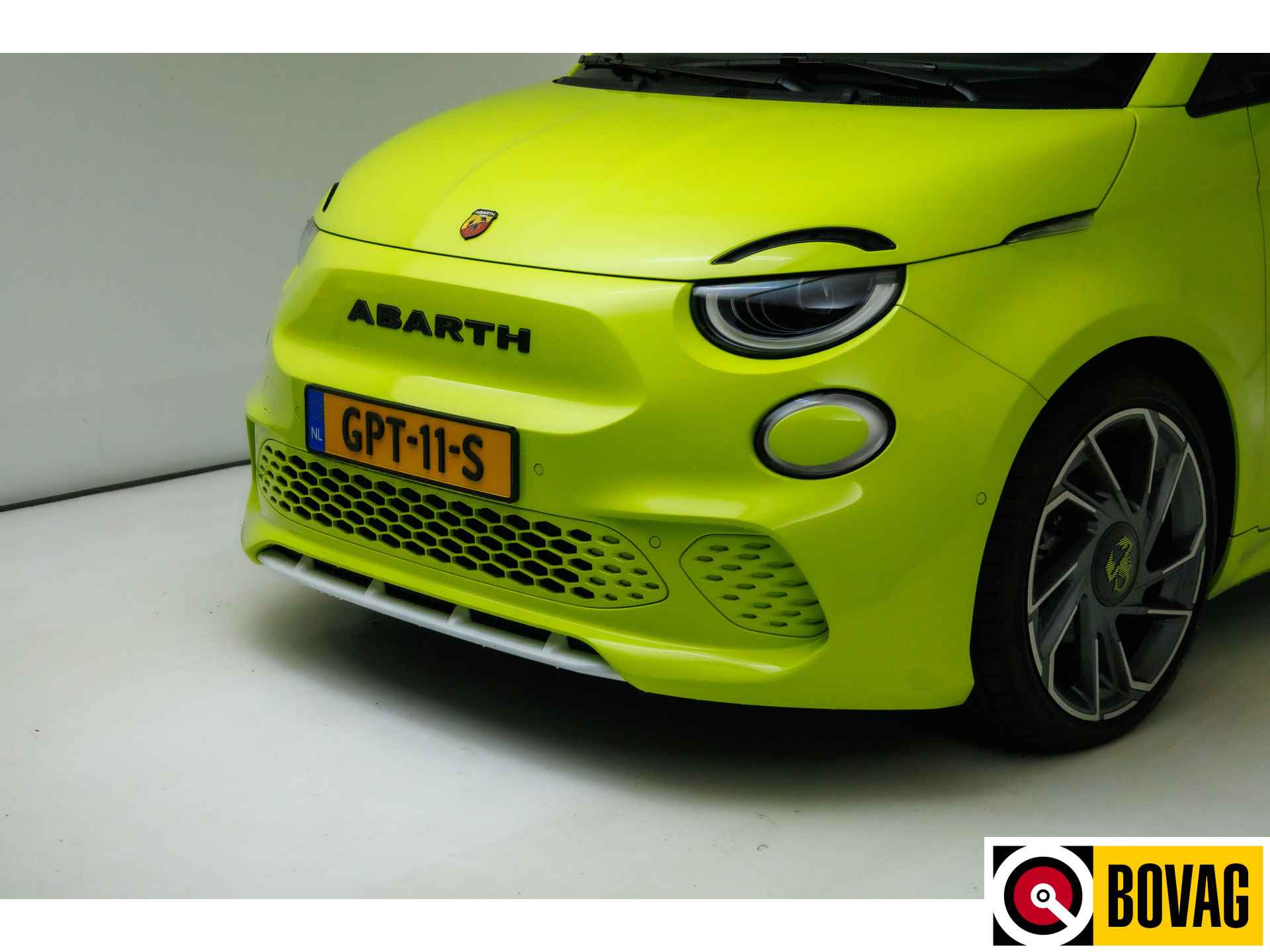 Abarth 500C Cabrio Scorpionissima 42 kWh 155 PK | € 2000,- Subsidie mogelijk! JBL, Camera, Stoelverwarming, PDC, 18" LMV, Navigatie. Sportstoelen - 21/25