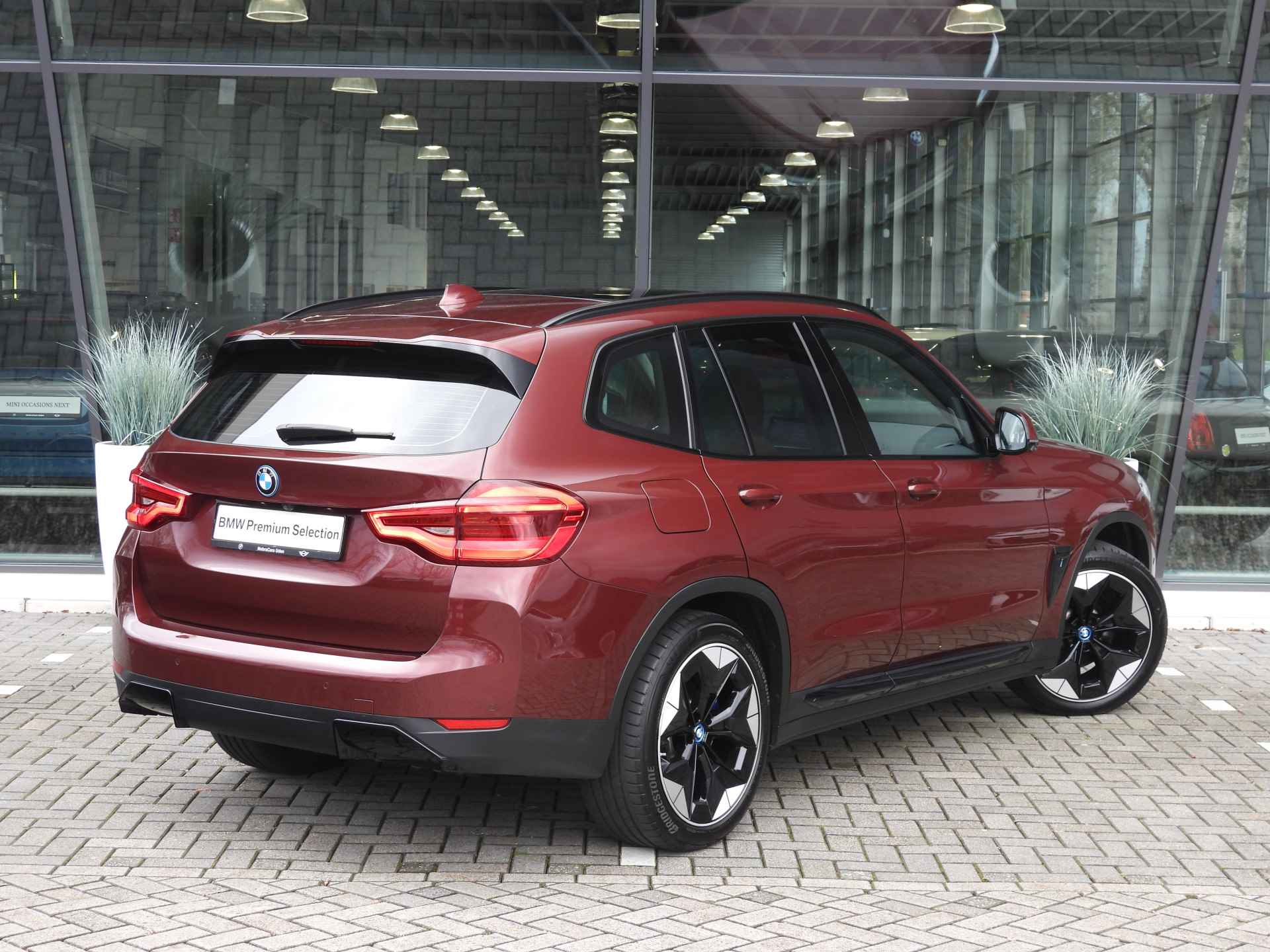 BMW iX3 High Executive 80 kWh / Sportstoelen / Adaptieve LED / Parking Assistant Plus / Gesture Control / Driving Assistant Professional / Comfort Access - 3/29