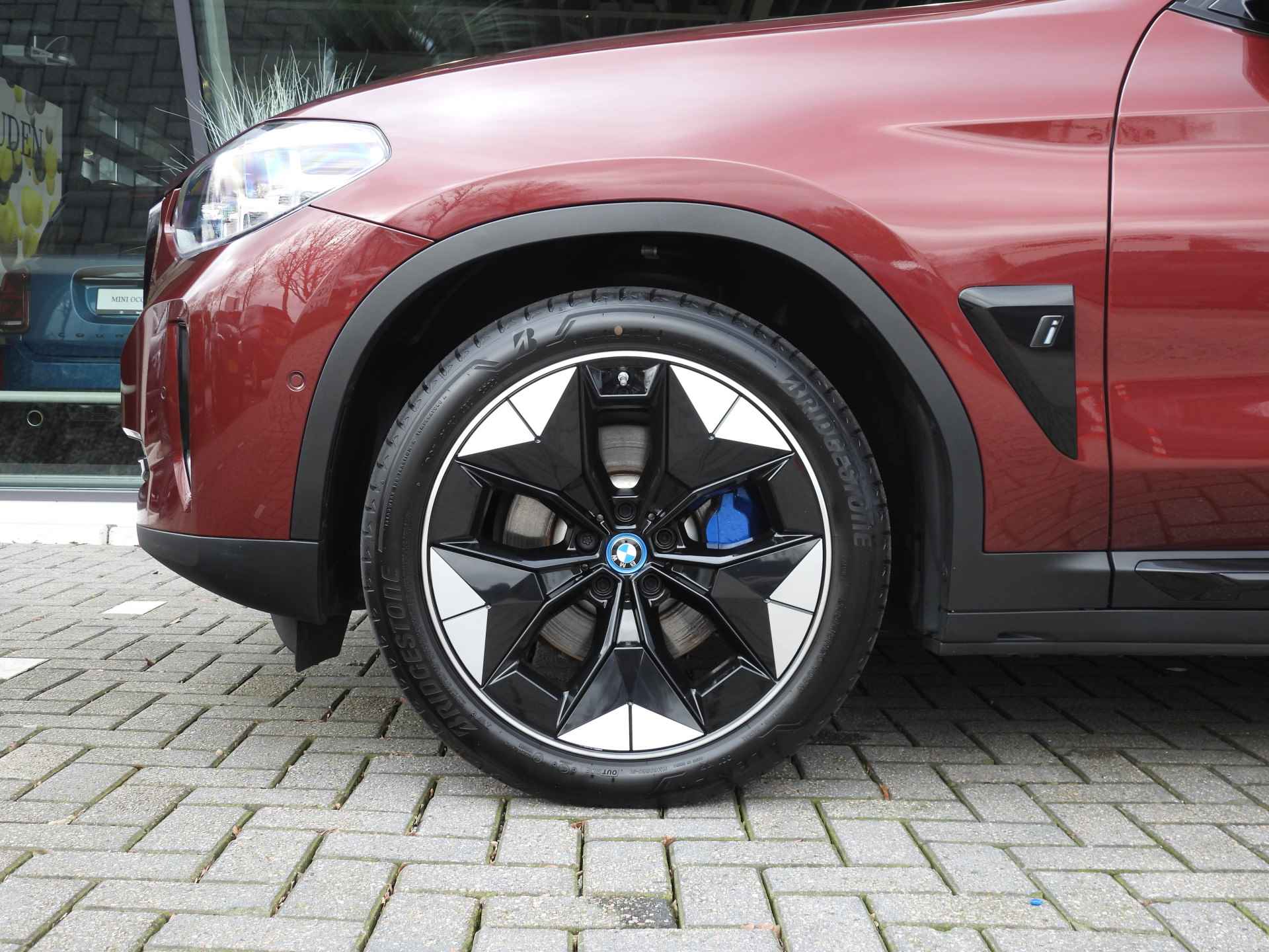 BMW iX3 High Executive 80 kWh / Sportstoelen / Adaptieve LED / Parking Assistant Plus / Gesture Control / Driving Assistant Professional / Comfort Access - 10/29