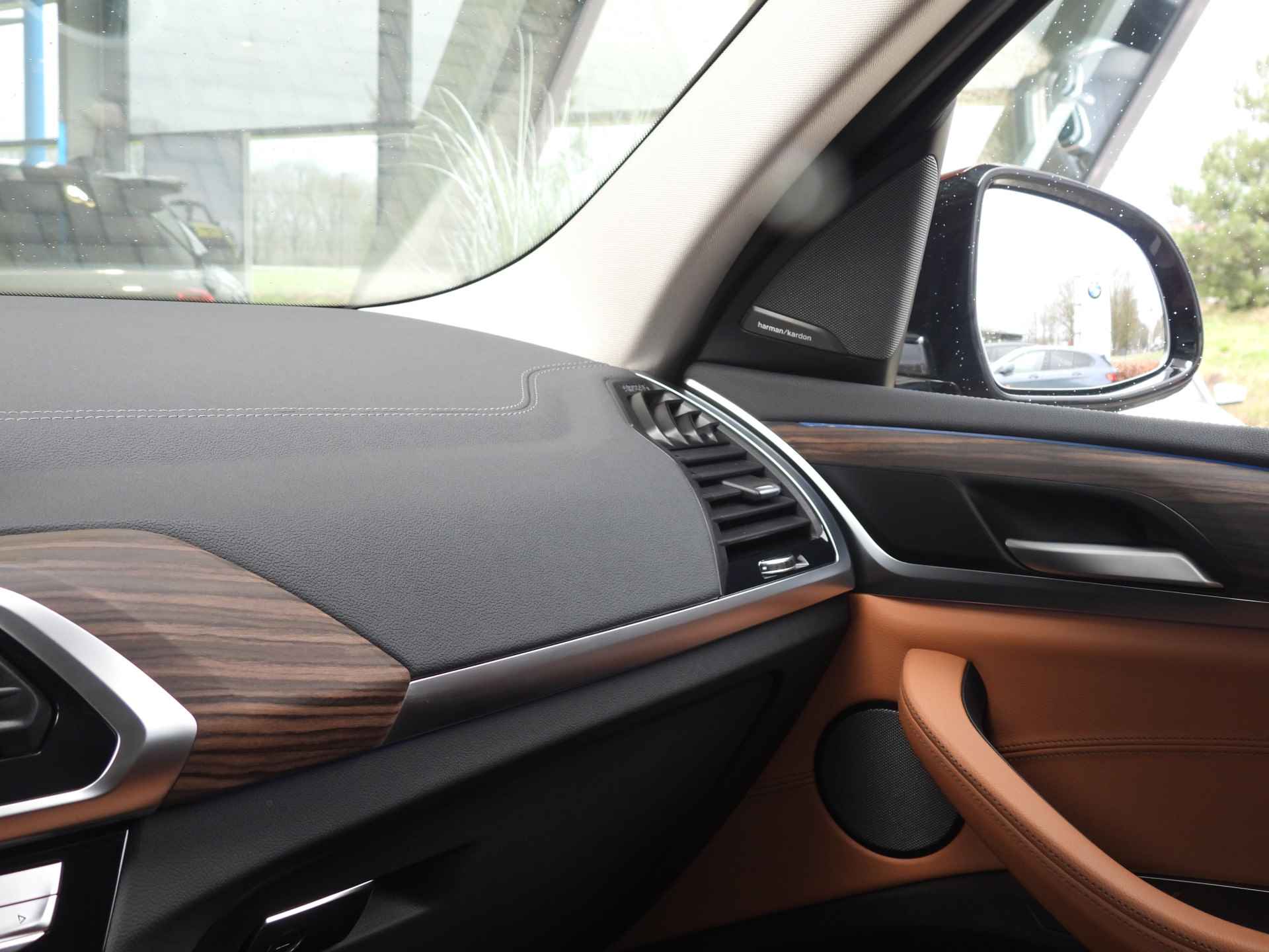 BMW iX3 High Executive 80 kWh / Sportstoelen / Adaptieve LED / Parking Assistant Plus / Gesture Control / Driving Assistant Professional / Comfort Access - 28/29