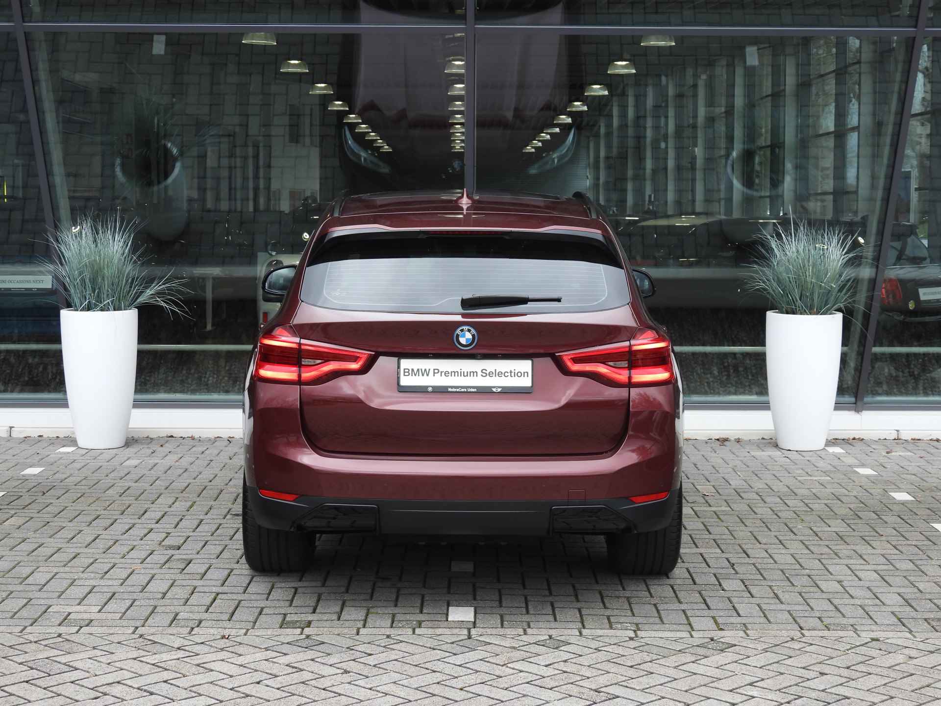 BMW iX3 High Executive 80 kWh / Sportstoelen / Adaptieve LED / Parking Assistant Plus / Gesture Control / Driving Assistant Professional / Comfort Access - 17/29