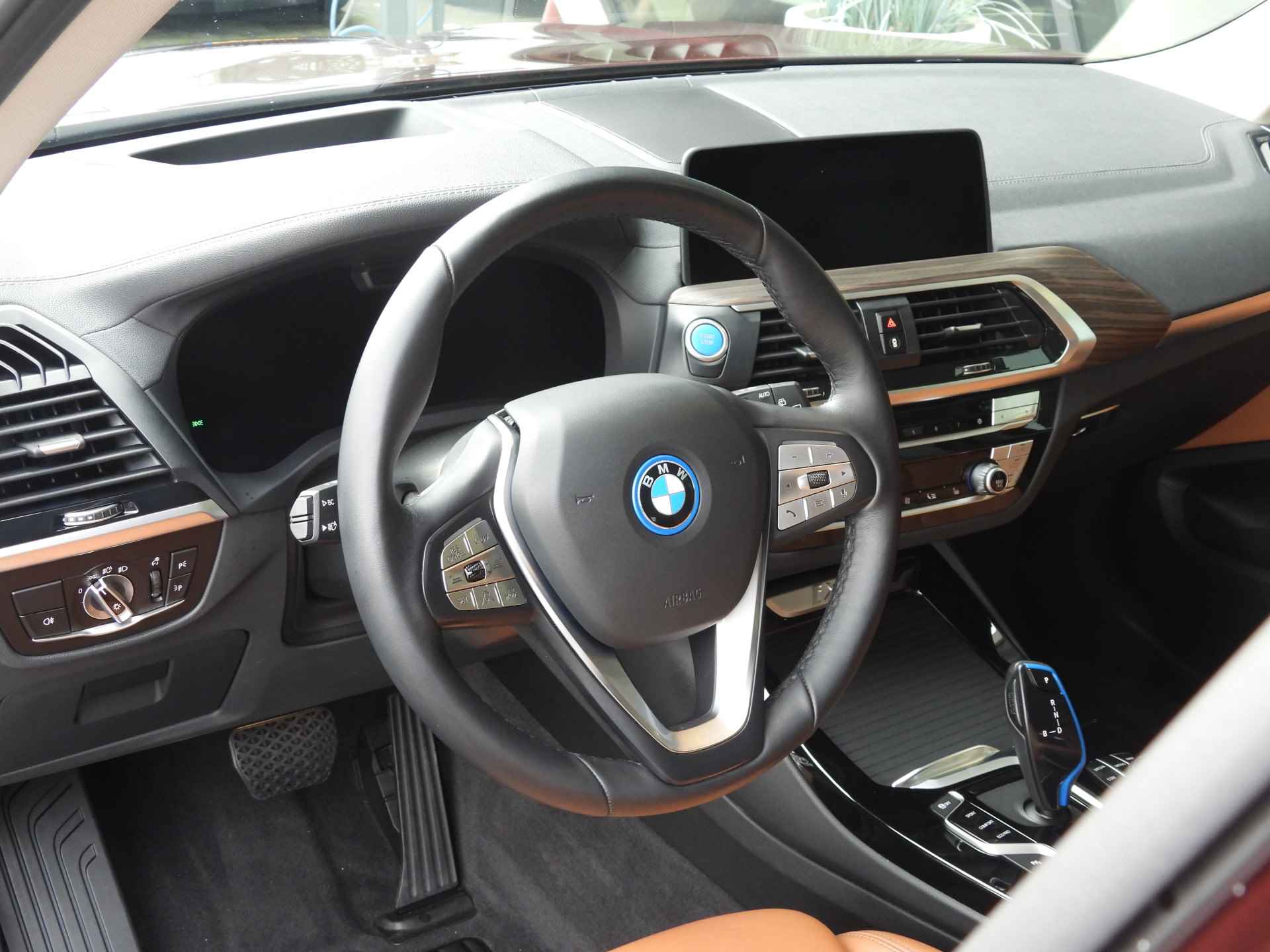 BMW iX3 High Executive 80 kWh / Sportstoelen / Adaptieve LED / Parking Assistant Plus / Gesture Control / Driving Assistant Professional / Comfort Access - 19/29