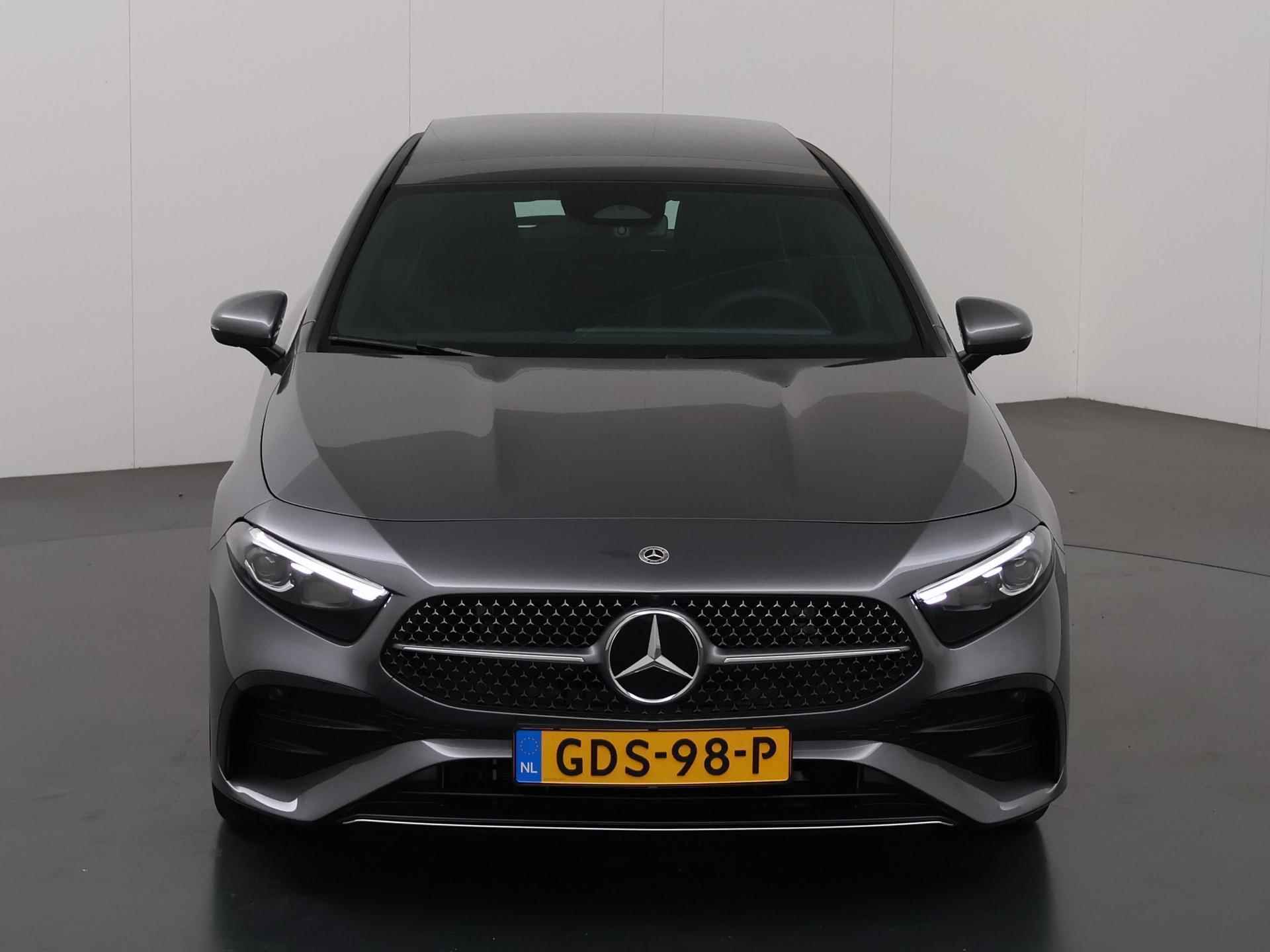 Mercedes-Benz A-klasse 180 AMG Line | Panoramadak | Wide Screen | Sfeerverlichting | Sportstoelen | Camera | DAB | Adaptieve Cruise Control | Climate Control | Navigatie | Stoelverwarming | Dodehoek detectie | Multibeam LED | - 4/48