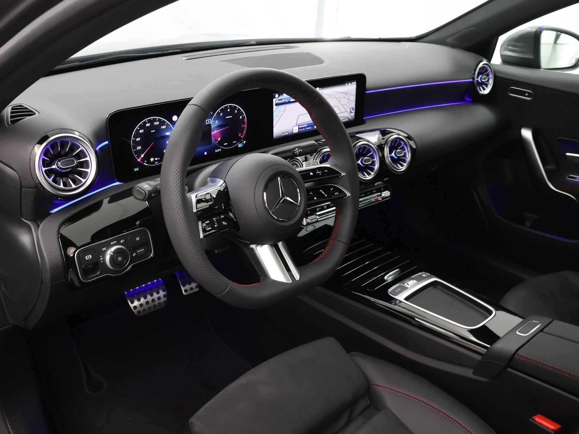 Mercedes-Benz A-klasse 180 AMG Line | Panoramadak | Wide Screen | Sfeerverlichting | Sportstoelen | Camera | DAB | Adaptieve Cruise Control | Climate Control | Navigatie | Stoelverwarming | Dodehoek detectie | Multibeam LED | - 8/48