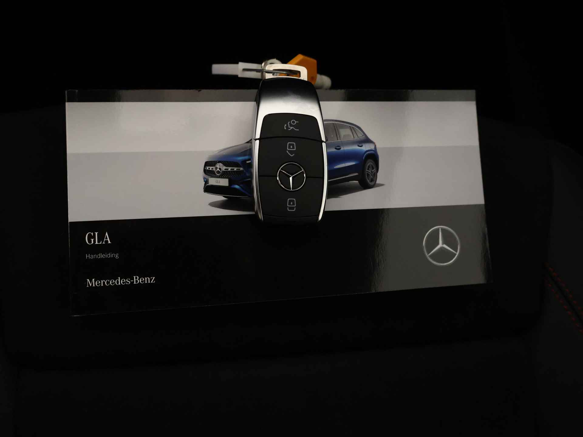 Mercedes-Benz GLA 180 Star Edition | Trekhaak | Nightpakket | Premium Plus pakket | Dodehoekassistent | Keyless-Go comfortpakket | USB-pakket plus | Parkeerpakket met 360°-camera | GUARD 360 ° Vehicle protection Plus | - 26/41