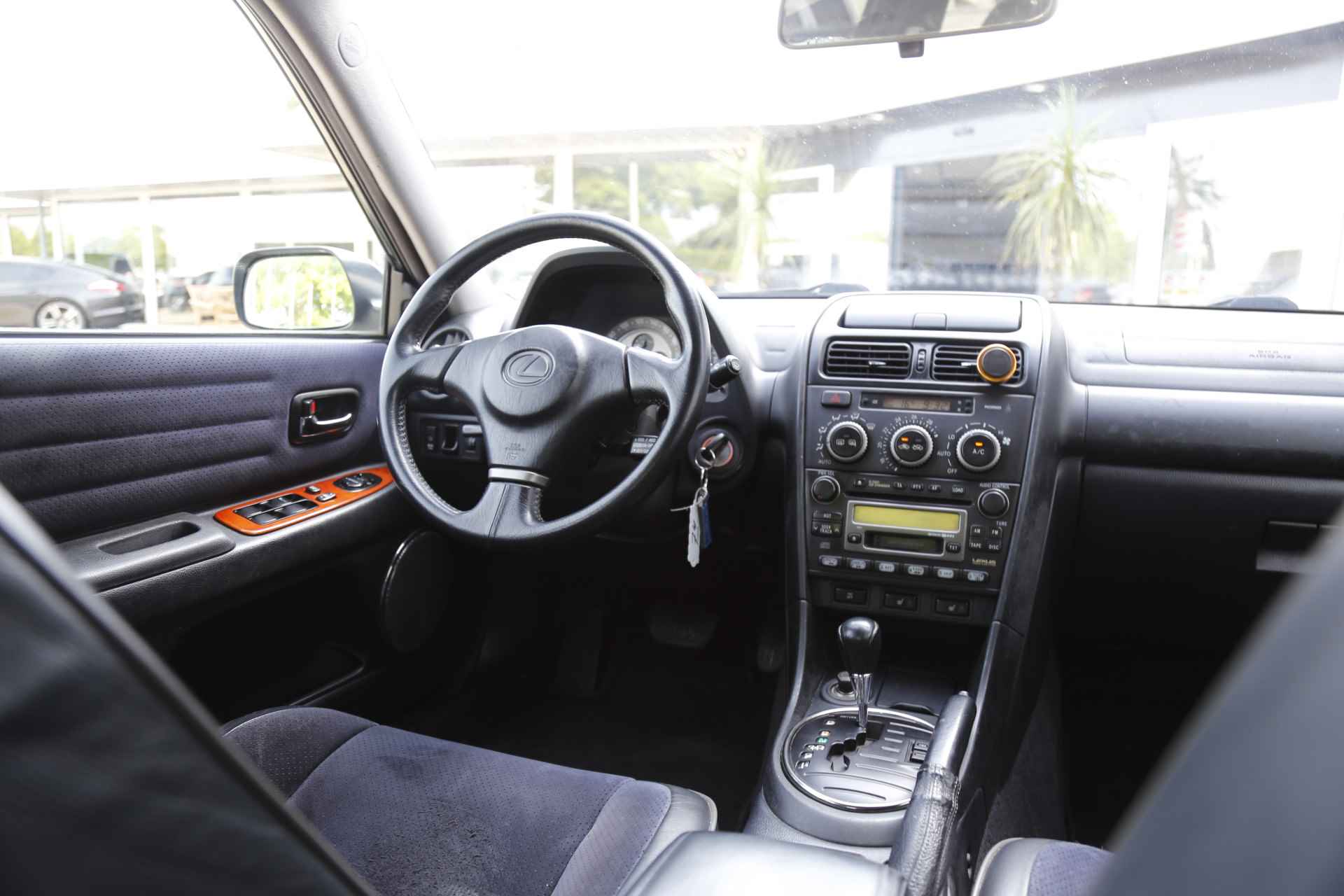 Lexus IS 200 Executive 6 Cilinder Automaat*Airco/Stoelverw./Half Leder/Cruise-Control/Climate-Control* - 28/48