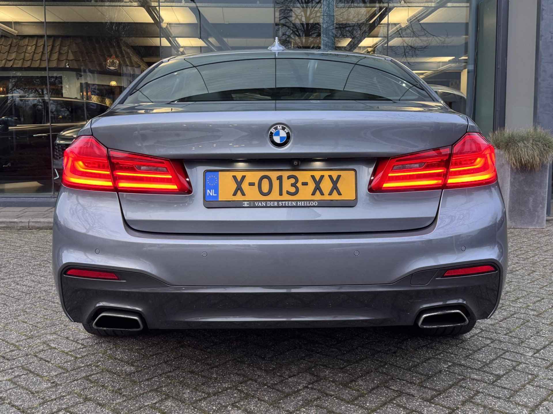 BMW 5-serie 530i High Executive M Sport | Xdrive | Schuifdak | Memory Seats | Standkachel - 22/37