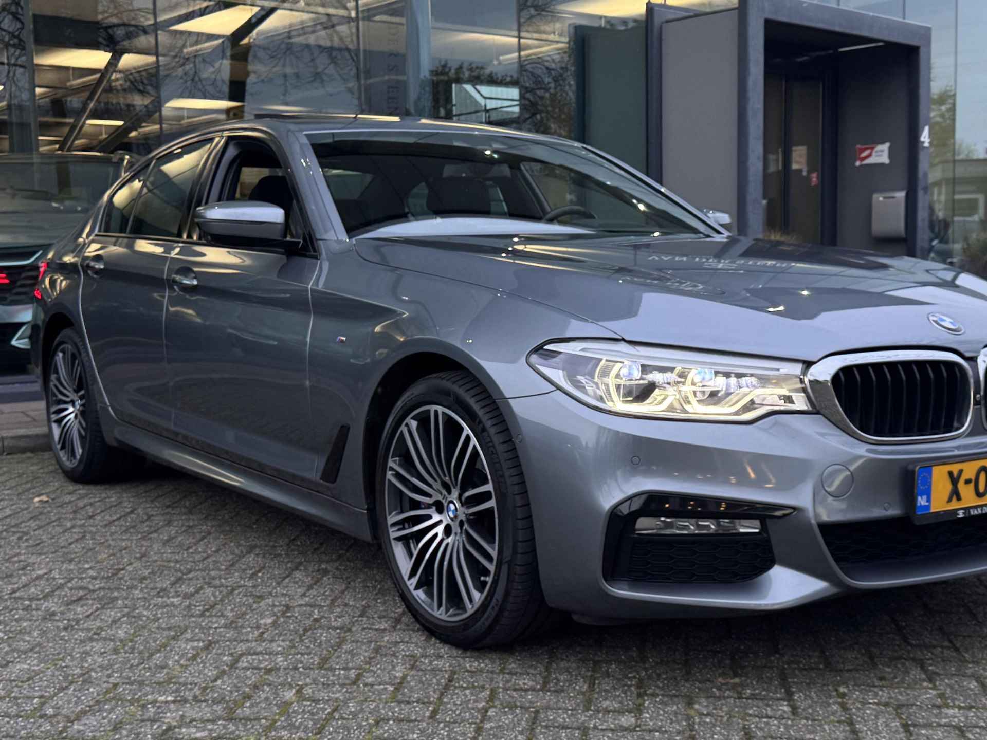 BMW 5-serie 530i High Executive M Sport | Xdrive | Schuifdak | Memory Seats | Standkachel - 29/37