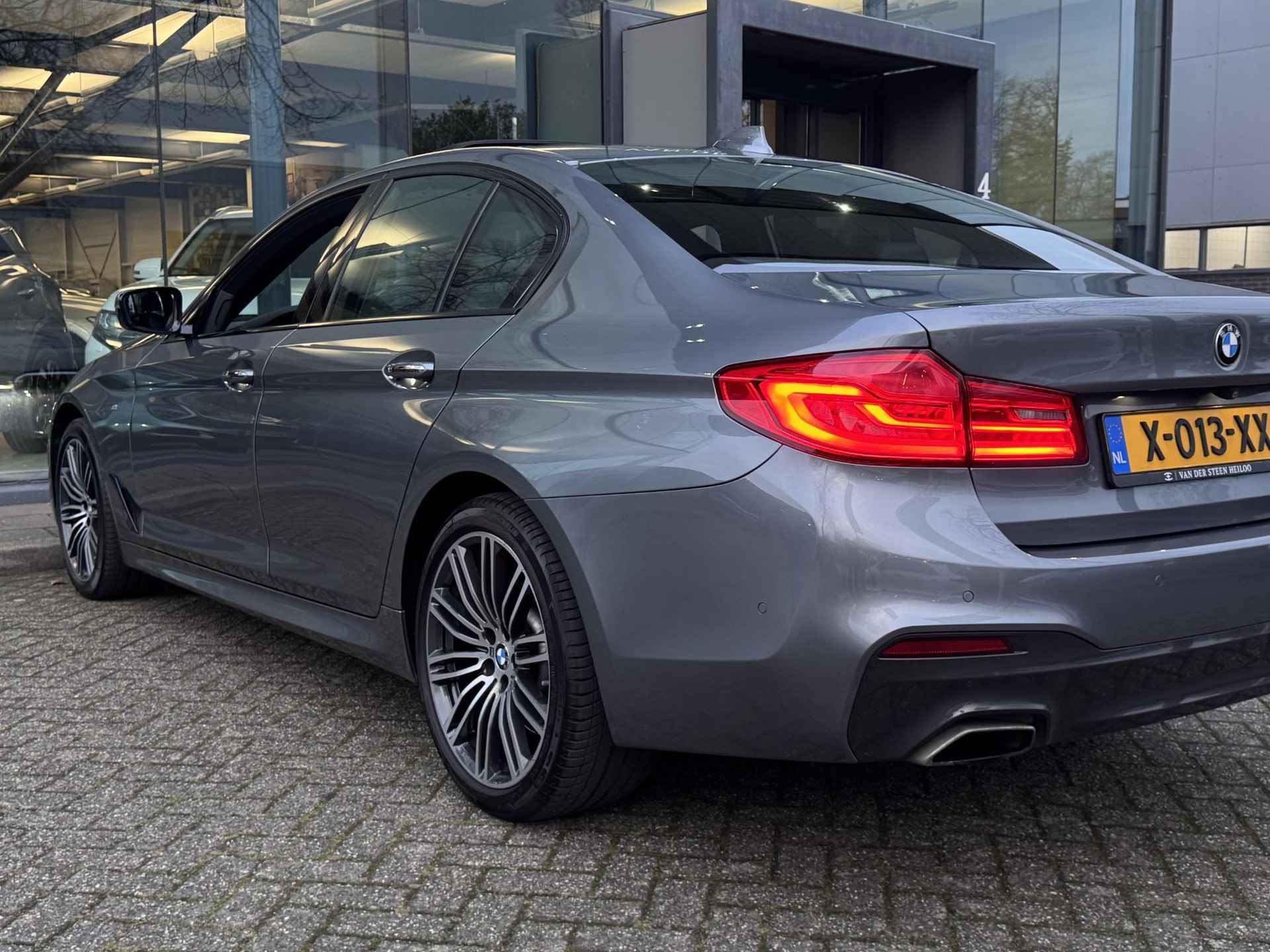 BMW 5-serie 530i High Executive M Sport | Xdrive | Schuifdak | Memory Seats | Standkachel - 30/37