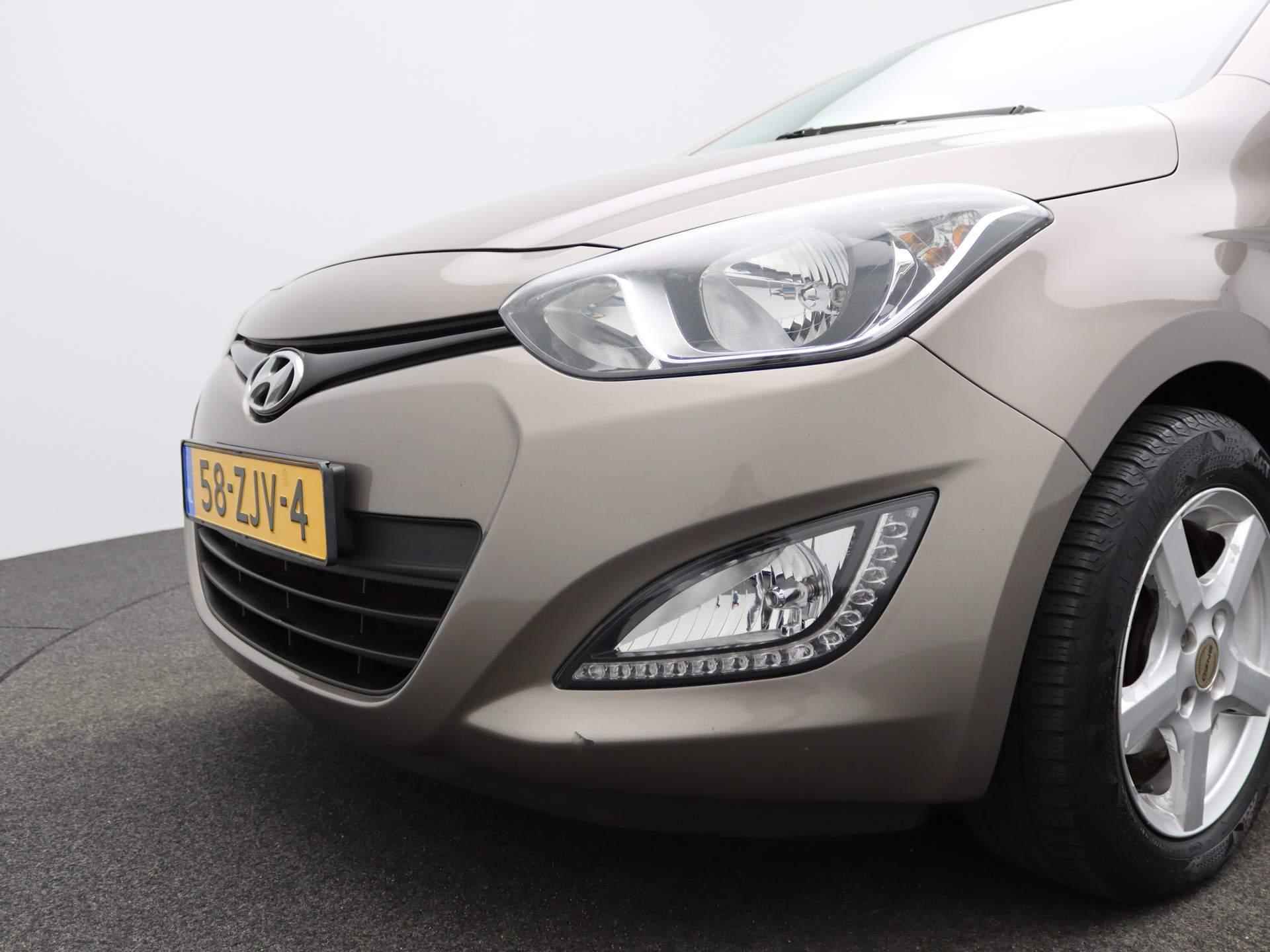 Hyundai i20 1.2i i-Motion | Airco | Afneembare Trekhaak | Elektrische Ramen | Multifunctioneel Stuurwiel | Isofix | Boordcomputer | - 33/47