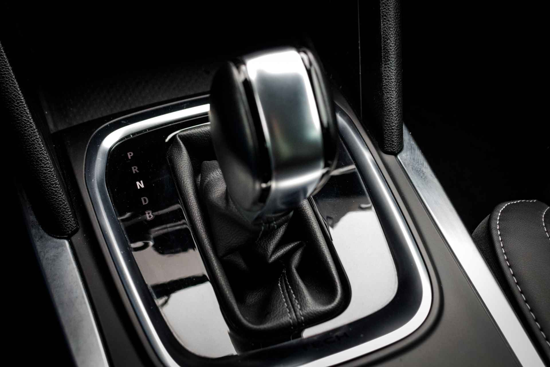 Renault Mégane Estate 1.6 E-Tech Plug-In Hybrid 160 Intens RIJKLAAR. | Navigatie | Climat | PDC  | 16 Inch LMV  | Achteruitrijcamera, head-up display | - 6/24