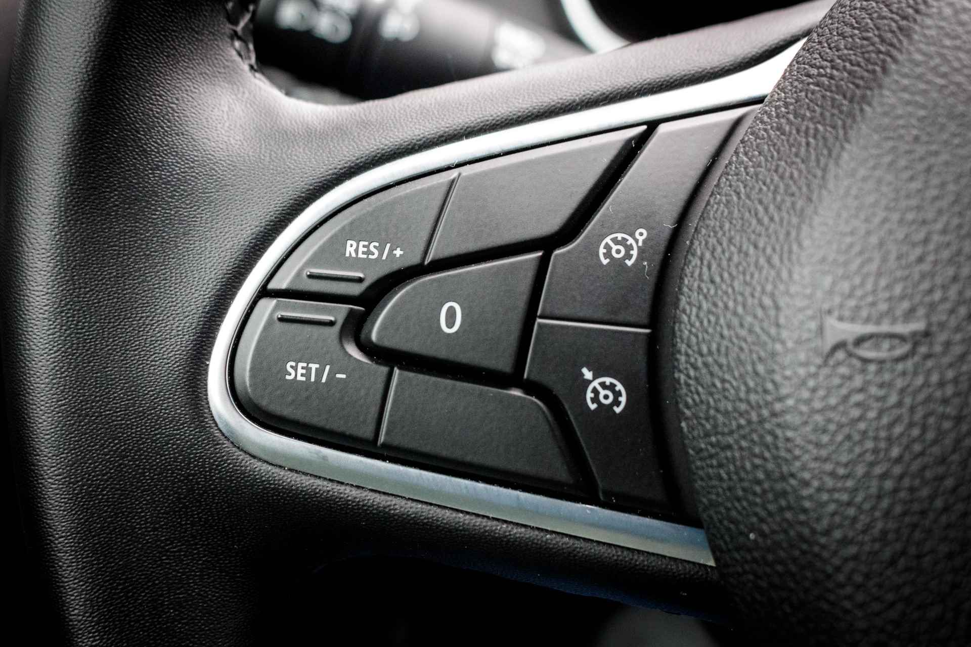 Renault Mégane Estate 1.6 E-Tech Plug-In Hybrid 160 Intens RIJKLAAR. | Navigatie | Climat | PDC  | 16 Inch LMV  | Achteruitrijcamera, head-up display | - 7/24