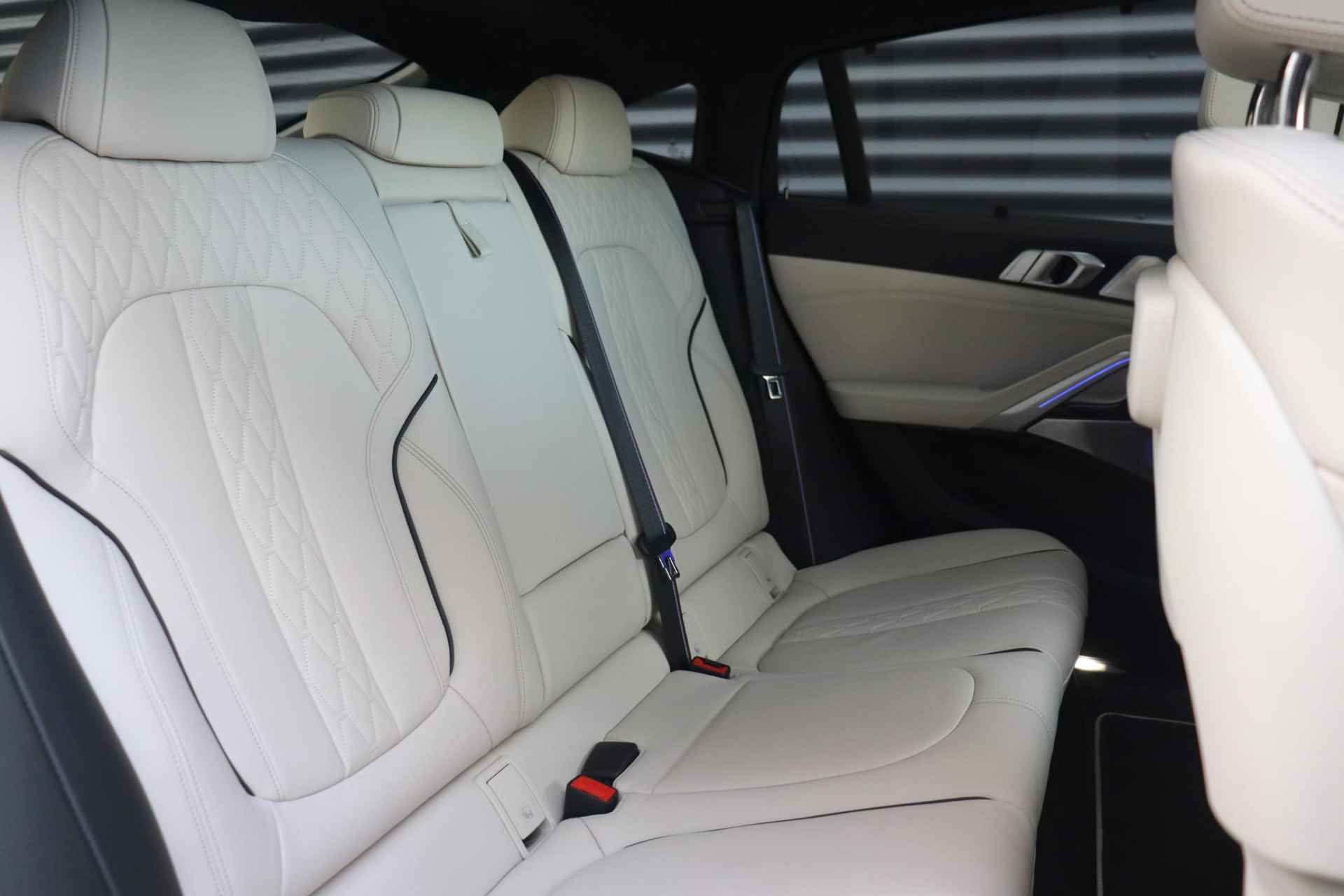 BMW X6 xDrive40i | High Executive | M Sportpakket | Panodak Skylounge | Driving Assistant Prof. | Bowers & Wilkins | Active Steering | Head-Up | Trekhaak | Soft Close | 22'' LMV - 10/45