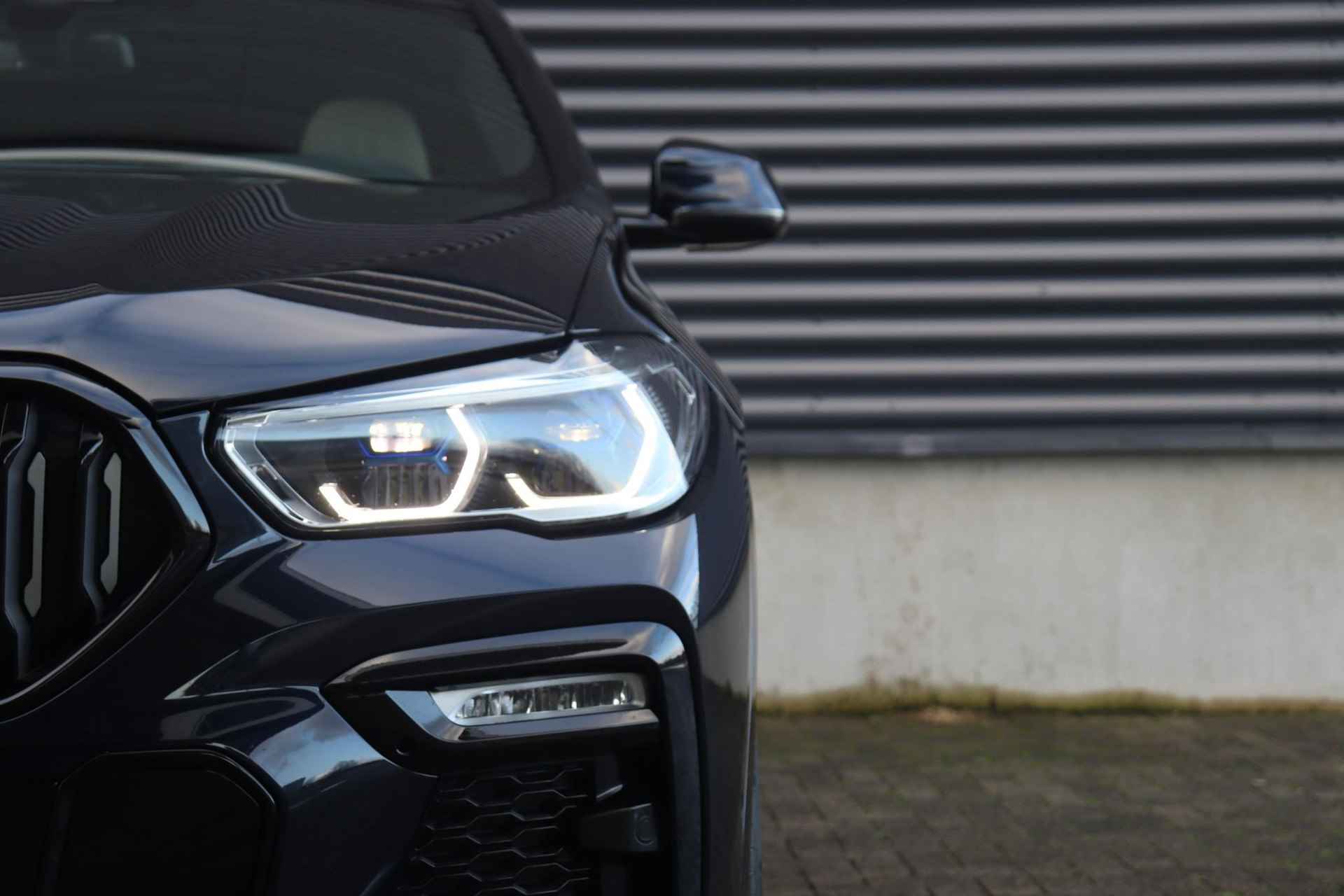 BMW X6 xDrive40i | High Executive | M Sportpakket | Panodak Skylounge | Driving Assistant Prof. | Bowers & Wilkins | Active Steering | Head-Up | Trekhaak | Soft Close | 22'' LMV - 43/45