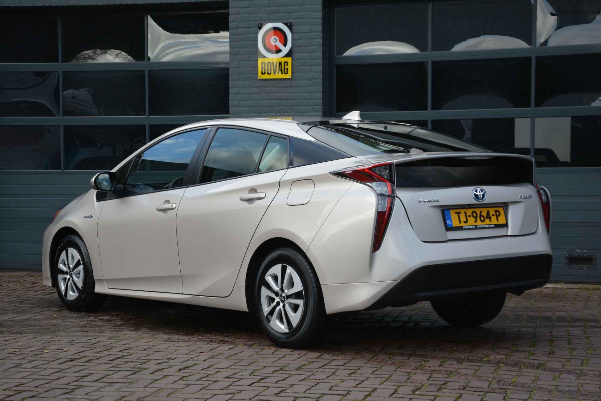 Toyota Prius 1.8 Hybrid Dynamic - 4/25