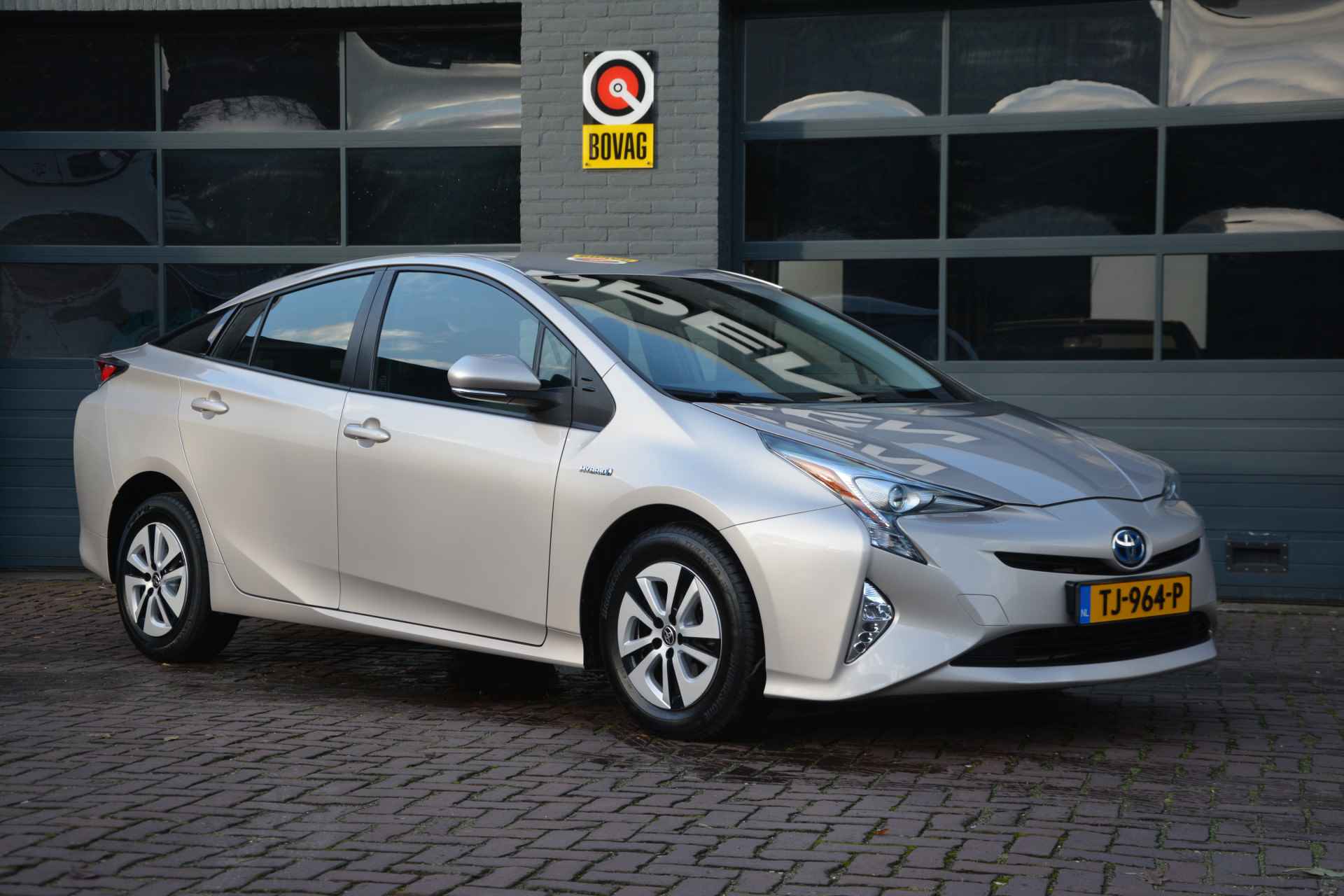 Toyota Prius 1.8 Hybrid Dynamic - 5/25