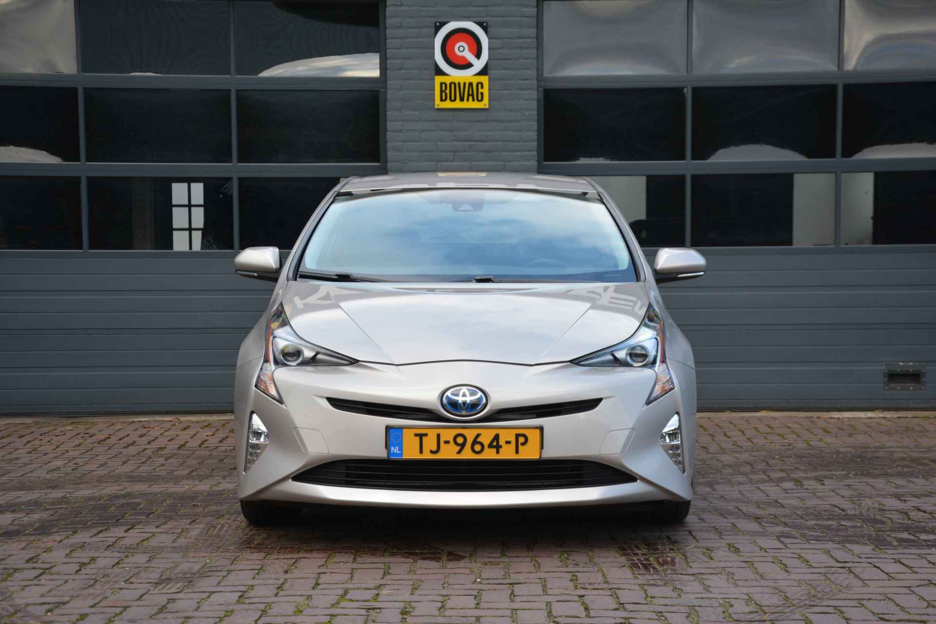 Toyota Prius 1.8 Hybrid Dynamic - 8/25