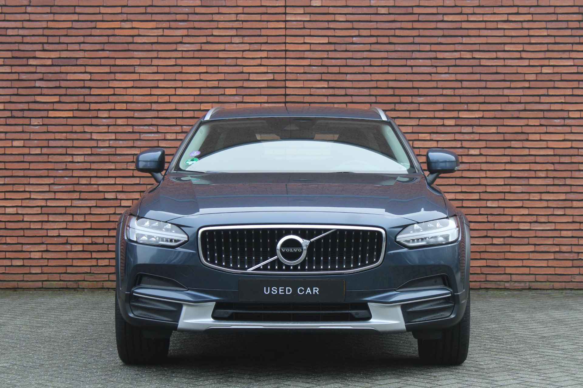 Volvo V90 Cross Country T5 AUT8 255PK Anniversary Edition | Trekhaak | Parkeercamera | Verwarmbare Voorstoelen | BLIS Dodehoekdetectie | Navigatie | Adaptieve Cruise Control | Bluetooth Telefonie & Multimedia | Lederen Bekleding - 11/17