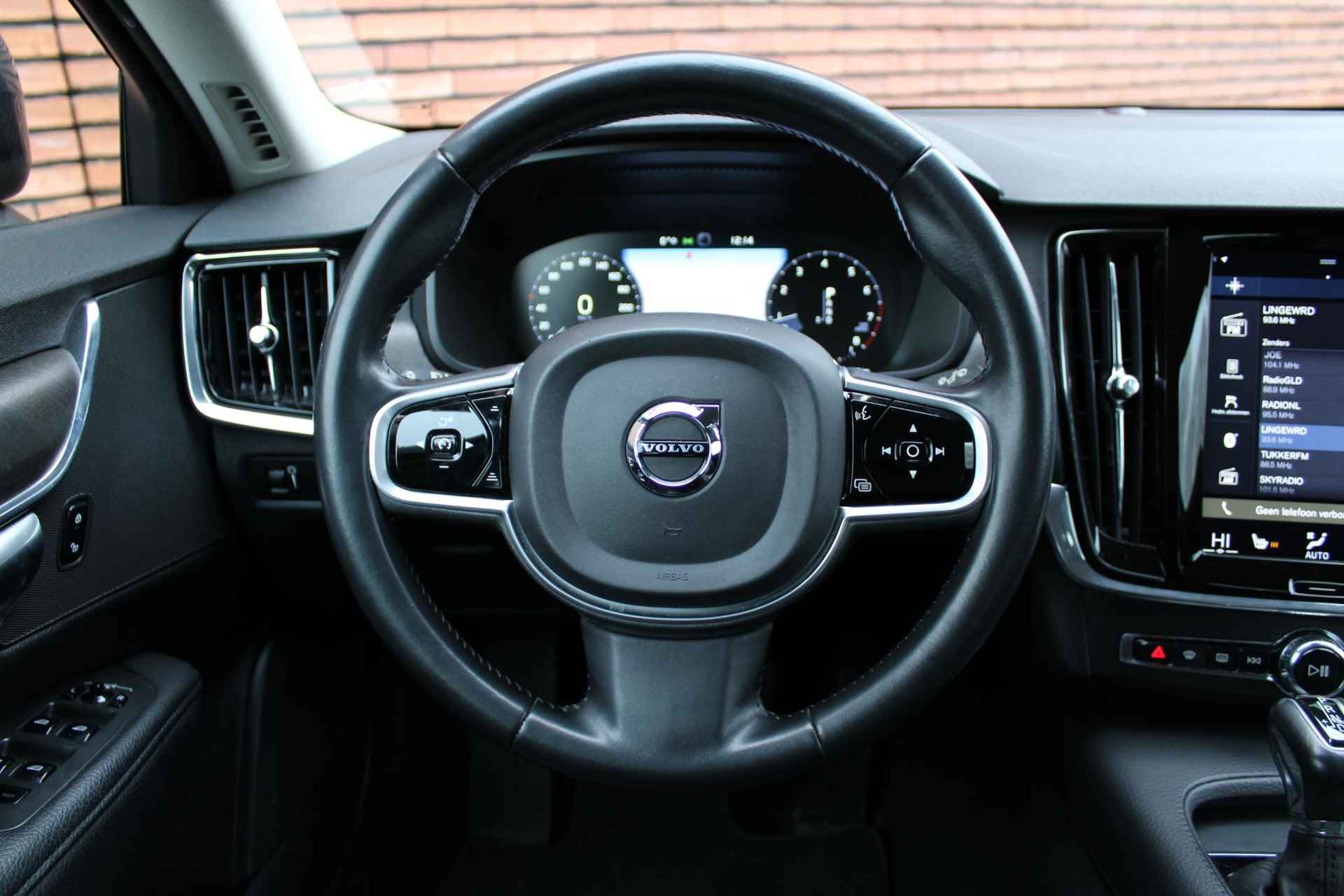 Volvo V90 Cross Country T5 AUT8 255PK Anniversary Edition | Trekhaak | Parkeercamera | Verwarmbare Voorstoelen | BLIS Dodehoekdetectie | Navigatie | Adaptieve Cruise Control | Bluetooth Telefonie & Multimedia | Lederen Bekleding - 14/17