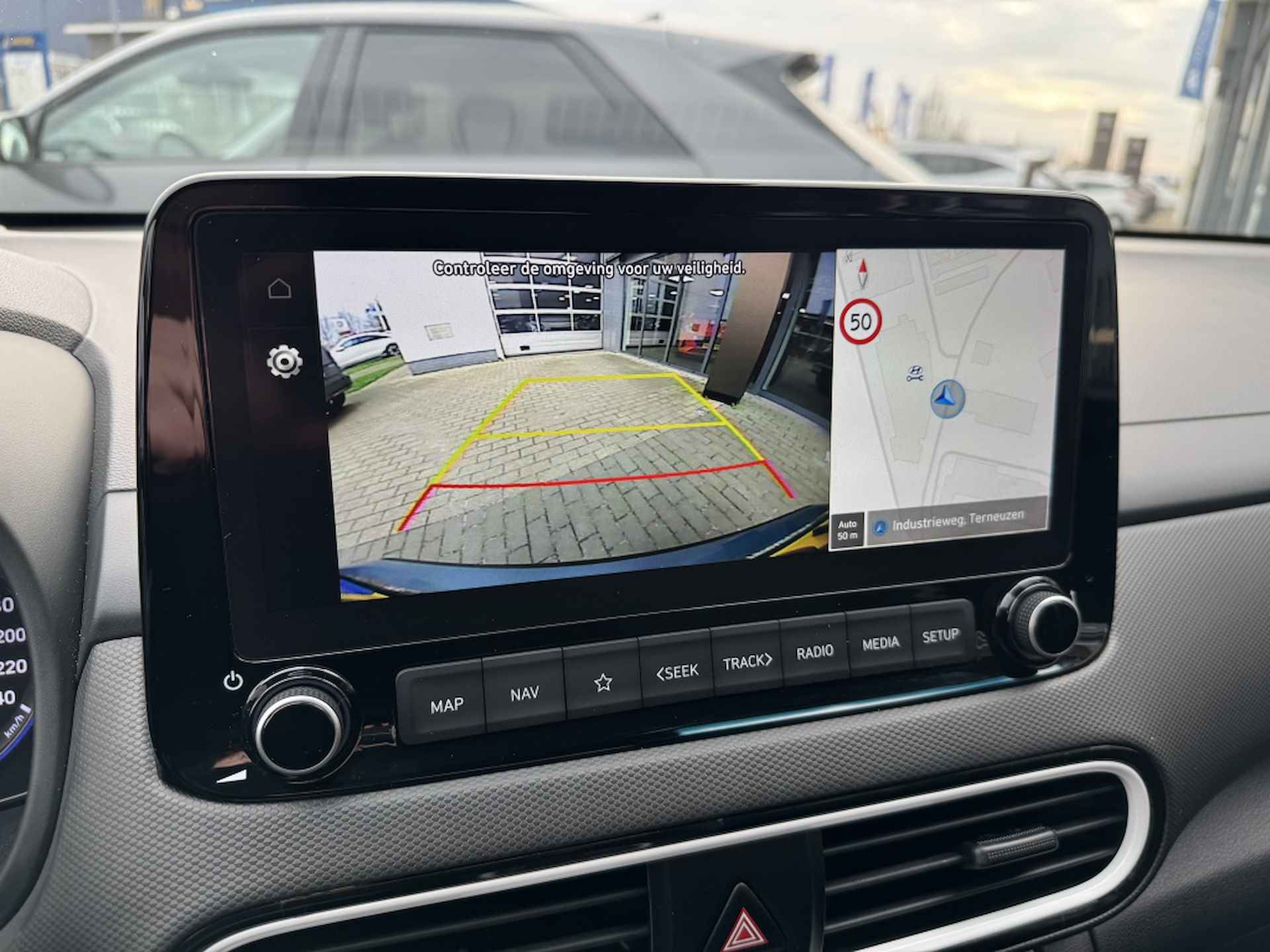 Hyundai Kona 1.6 GDI HEV Comfort | Navigatie | Premium audio | 1e eigenaar | - 26/30