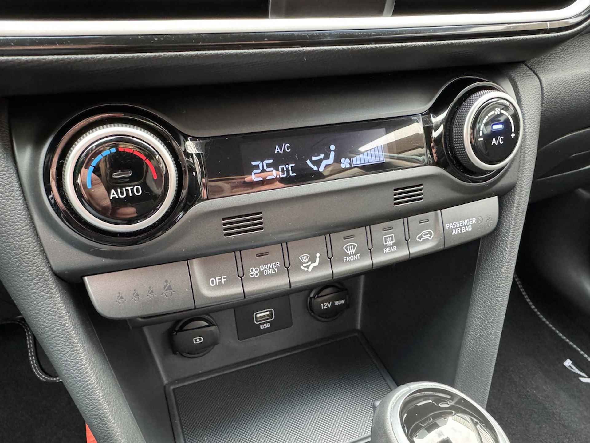 Hyundai Kona 1.6 GDI HEV Comfort | Navigatie | Premium audio | 1e eigenaar | - 27/30