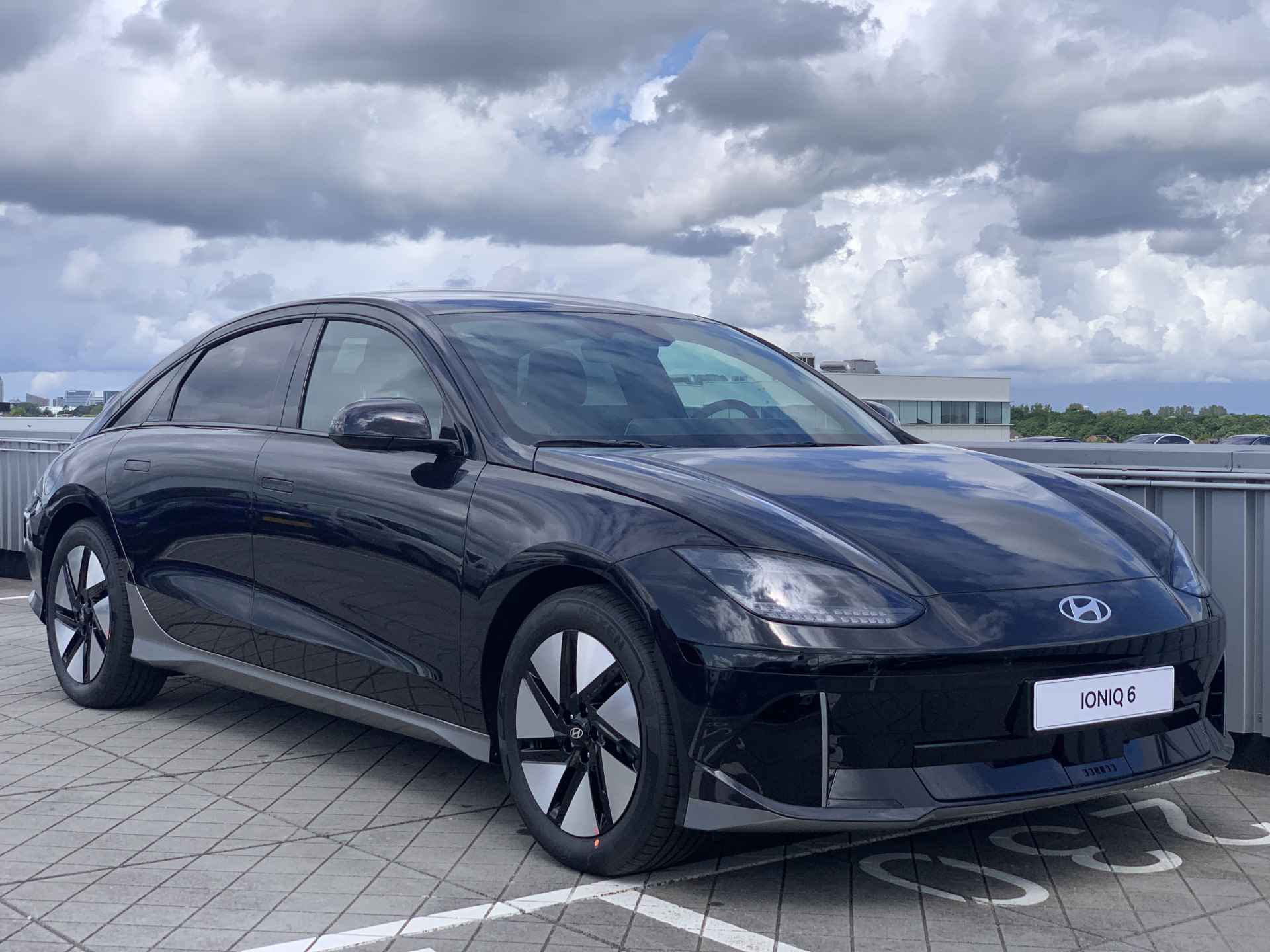 Hyundai IONIQ 6 Connect AWD 77 kWh All Wheel Drive, Volledig Elektrisch, 614 KM WLTP RANGE, Navigatie en Stoelverwarming Uit voorraad leverbaar! - 8/40