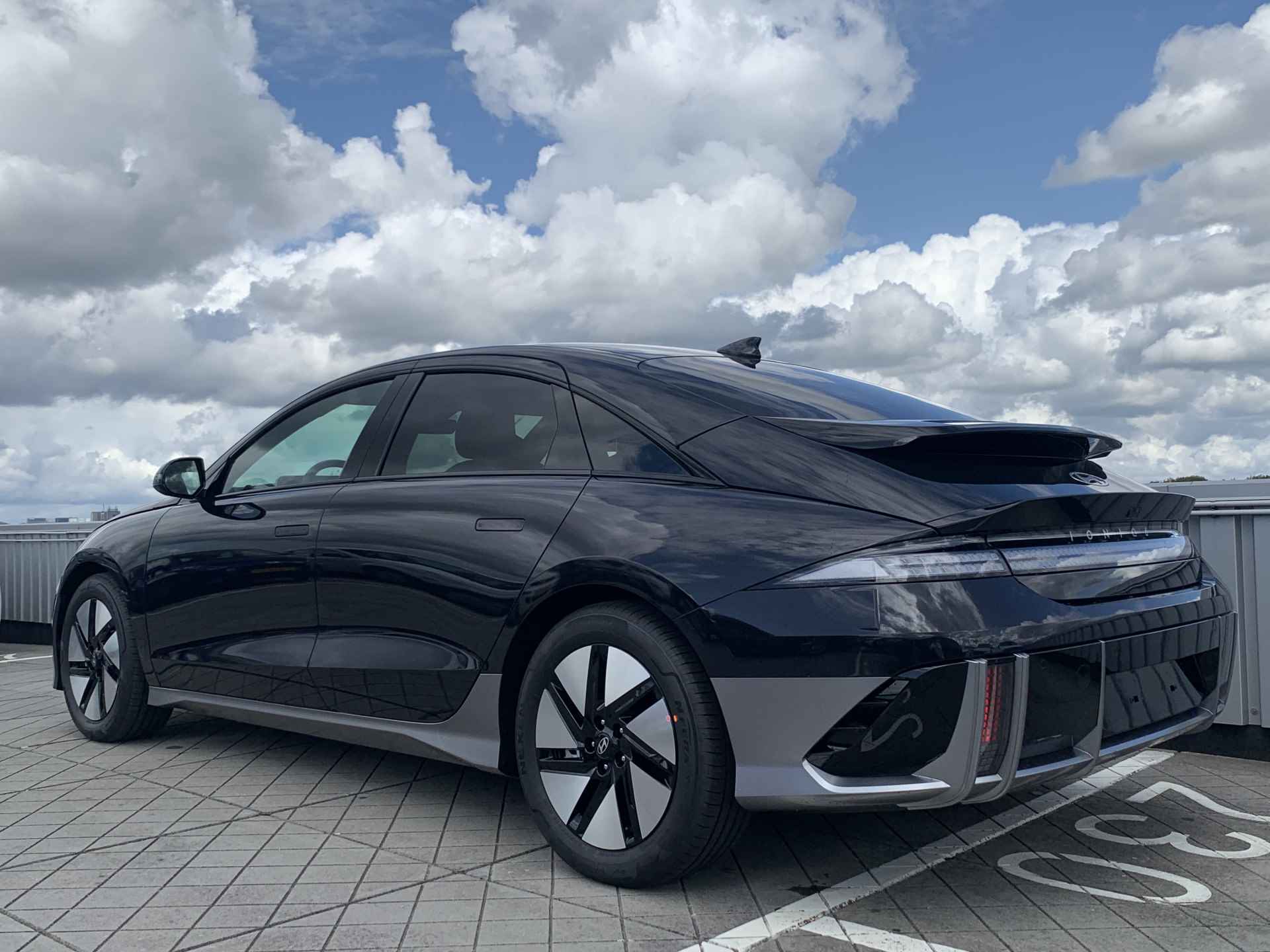 Hyundai IONIQ 6 Connect AWD 77 kWh All Wheel Drive, Volledig Elektrisch, 614 KM WLTP RANGE, Navigatie en Stoelverwarming Uit voorraad leverbaar! - 11/40