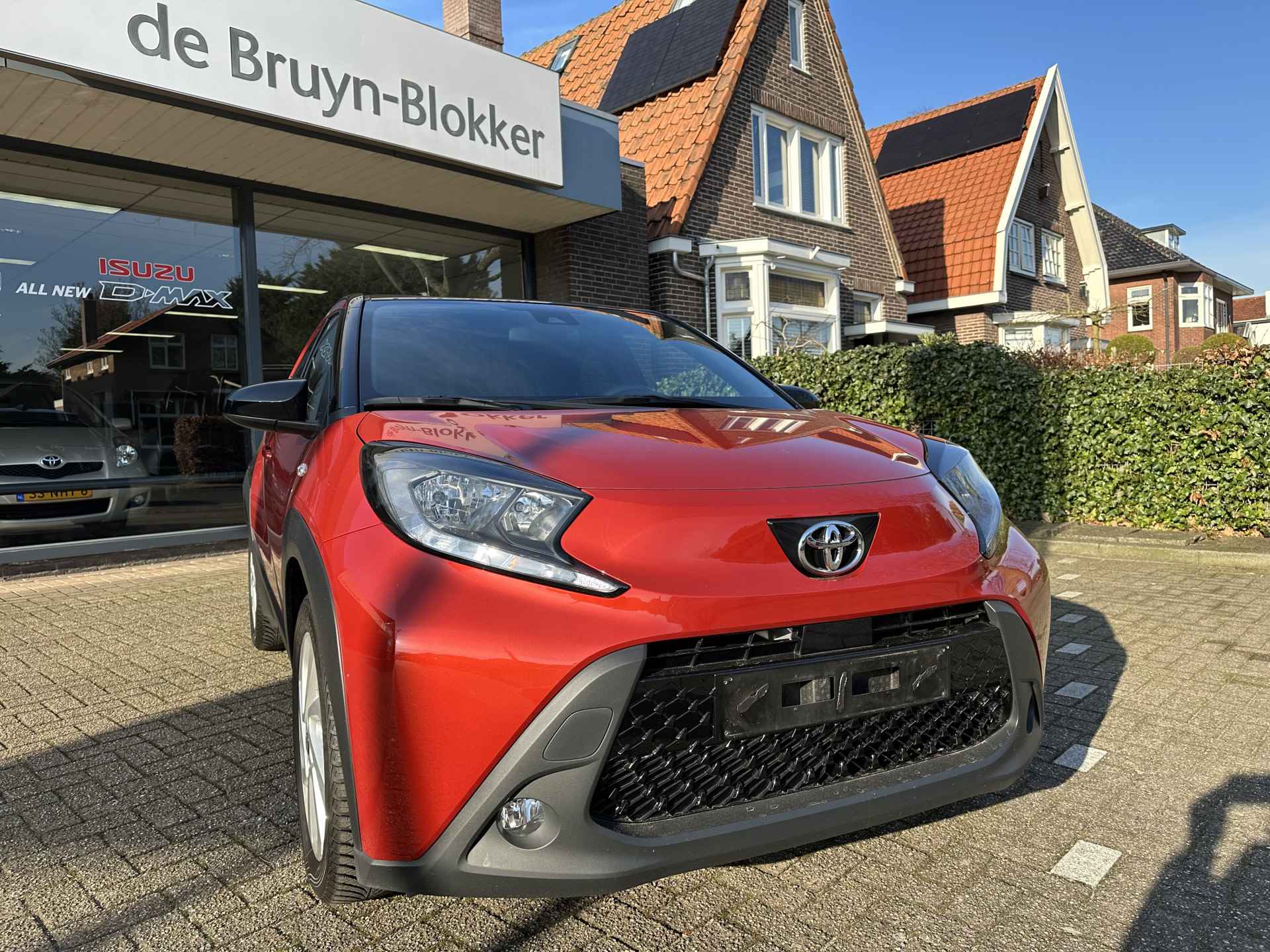 Toyota Aygo X 1.0 VVT-i MT Pulse Bi-tone / lichtmetalen velgen / Apple Carplay / Android Auto / parkeercamera / adaptieve cruise control / 10 - 9/25