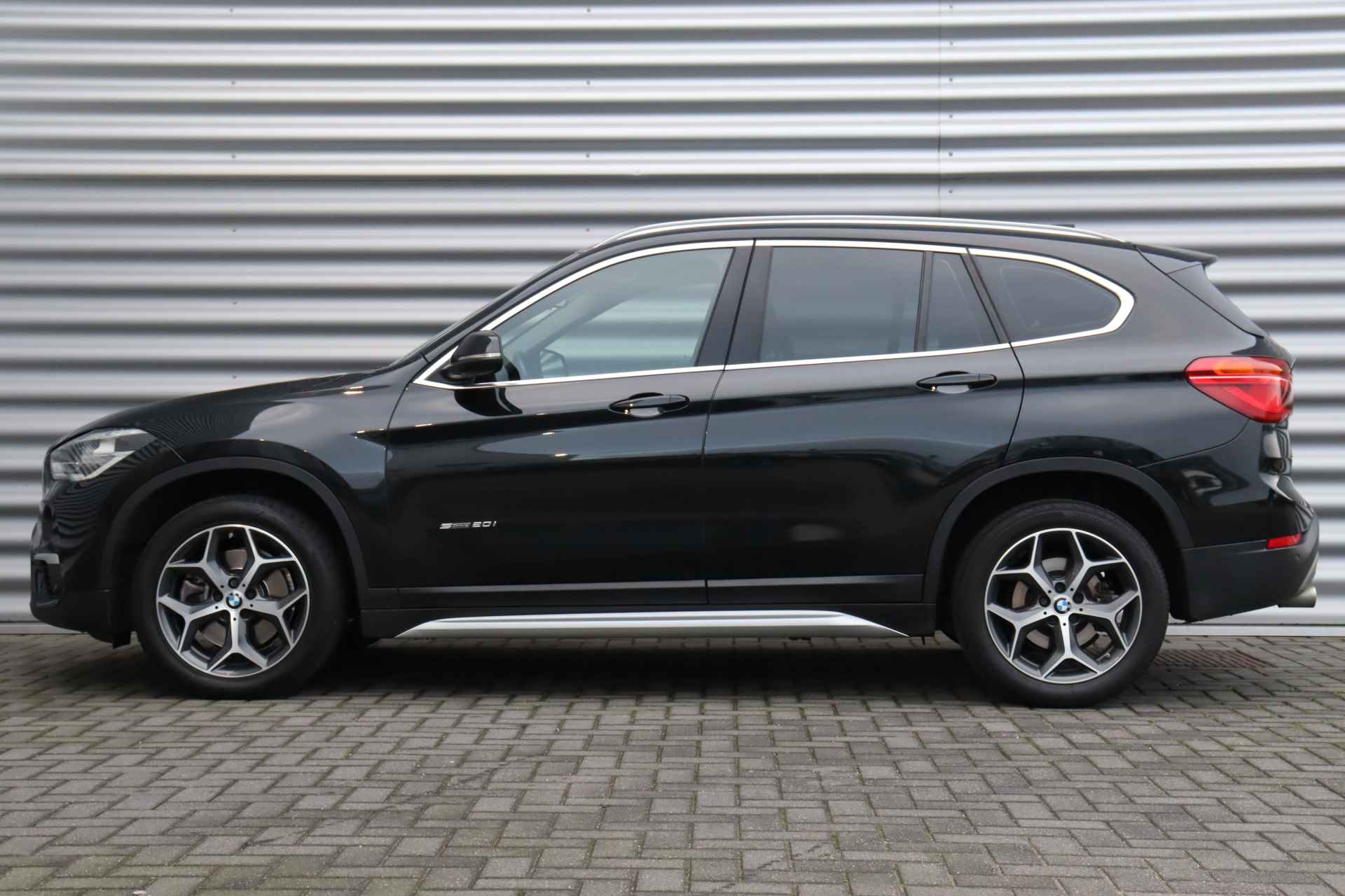 BMW X1 SDRIVE 2.0i 192PK HIGH EXECUTIVE X-LINE AUTOMAAT / NAVI / LEDER / CLIMA / LED / PDC / 18" LMV / CAMERA / HUD / KEYLESS / WINTERP - 2/39