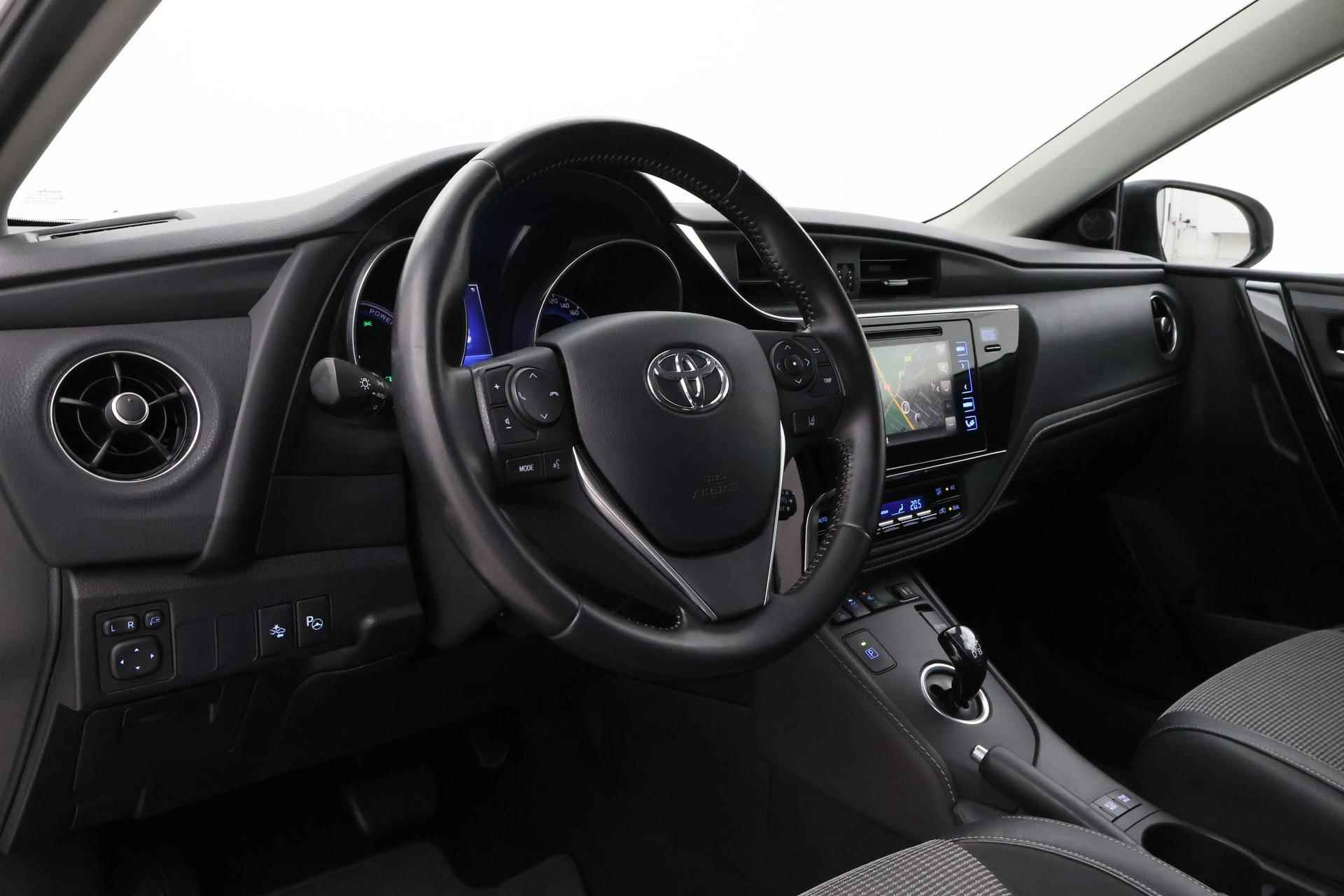 Toyota Auris Touring Sports 1.8 Hybrid Lease pro | Panoramadak - 2/39