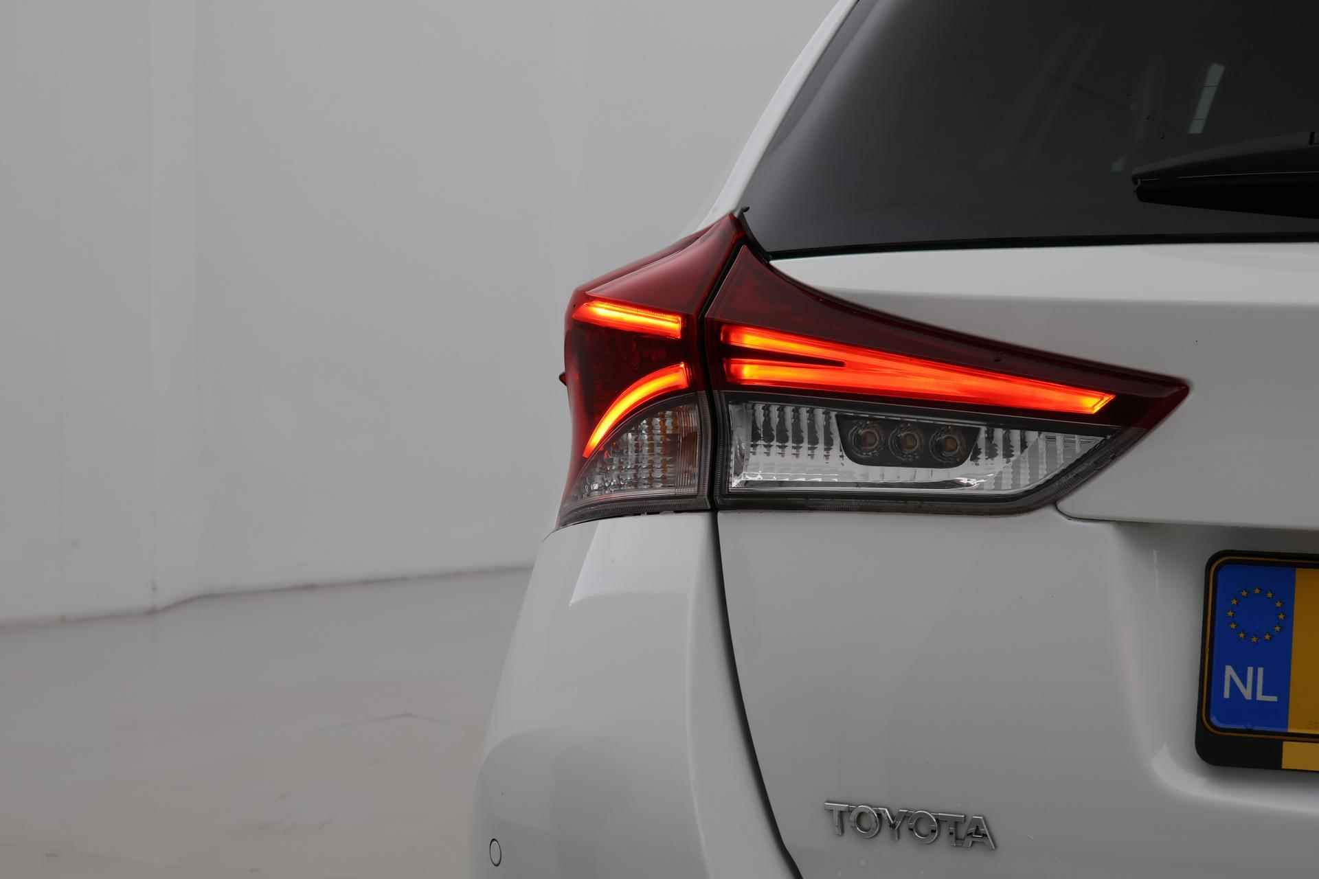 Toyota Auris Touring Sports 1.8 Hybrid Lease pro | Panoramadak - 14/39