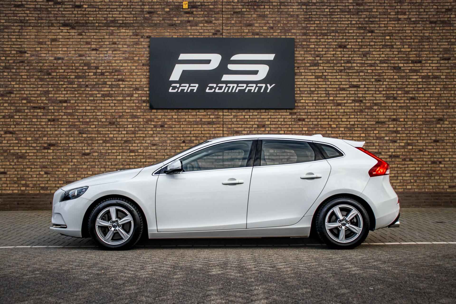 Volvo V40 2.0 D4 Momentum Business, NAP, Leder, Cruise, Navi - 3/32