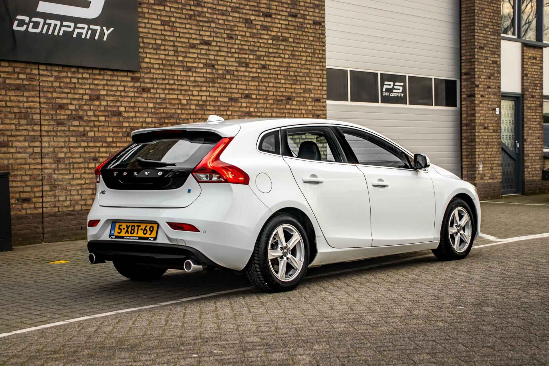 Volvo V40 2.0 D4 Momentum Business, NAP, Leder, Cruise, Navi - 6/32