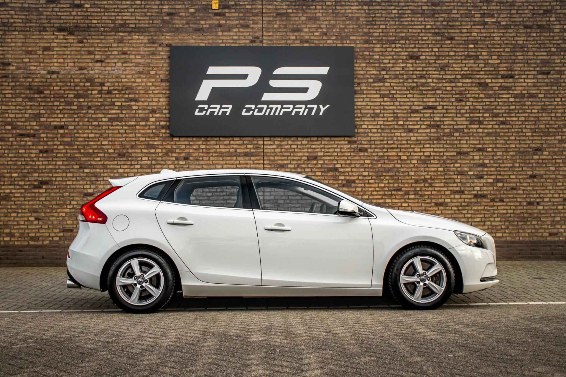 Volvo V40 2.0 D4 Momentum Business, NAP, Leder, Cruise, Navi - 7/32