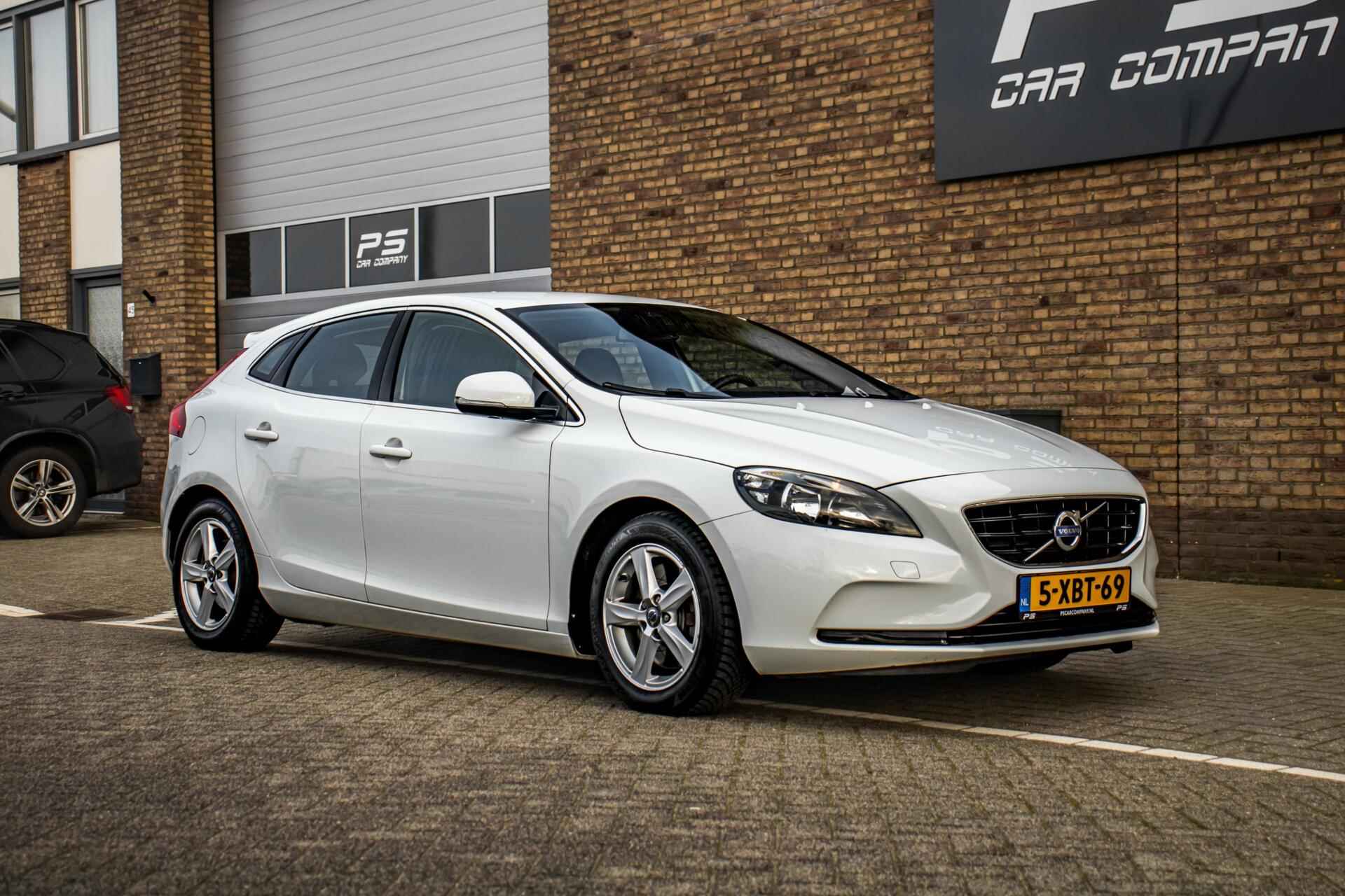 Volvo V40 2.0 D4 Momentum Business, NAP, Leder, Cruise, Navi - 8/32