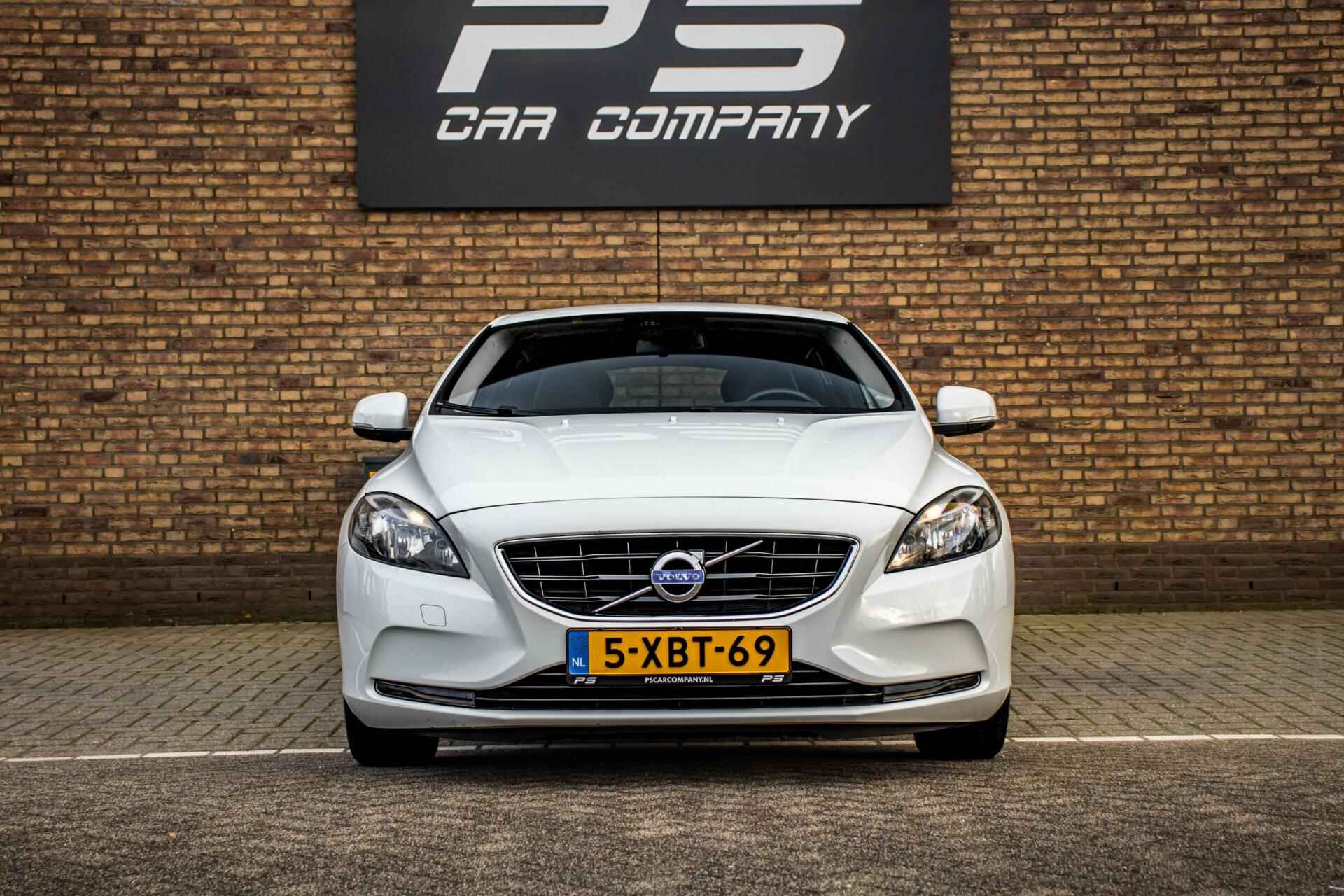 Volvo V40 2.0 D4 Momentum Business, NAP, Leder, Cruise, Navi - 9/32