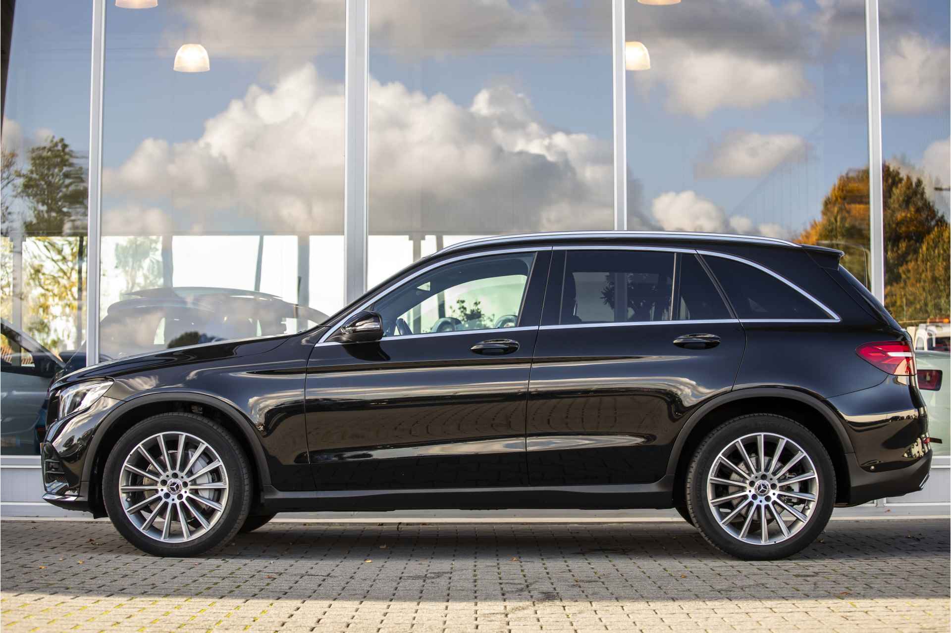 Mercedes-Benz GLC 250 4MATIC Premium Plus AMG | Pano | E-Trekhaak | 20" - 5/49