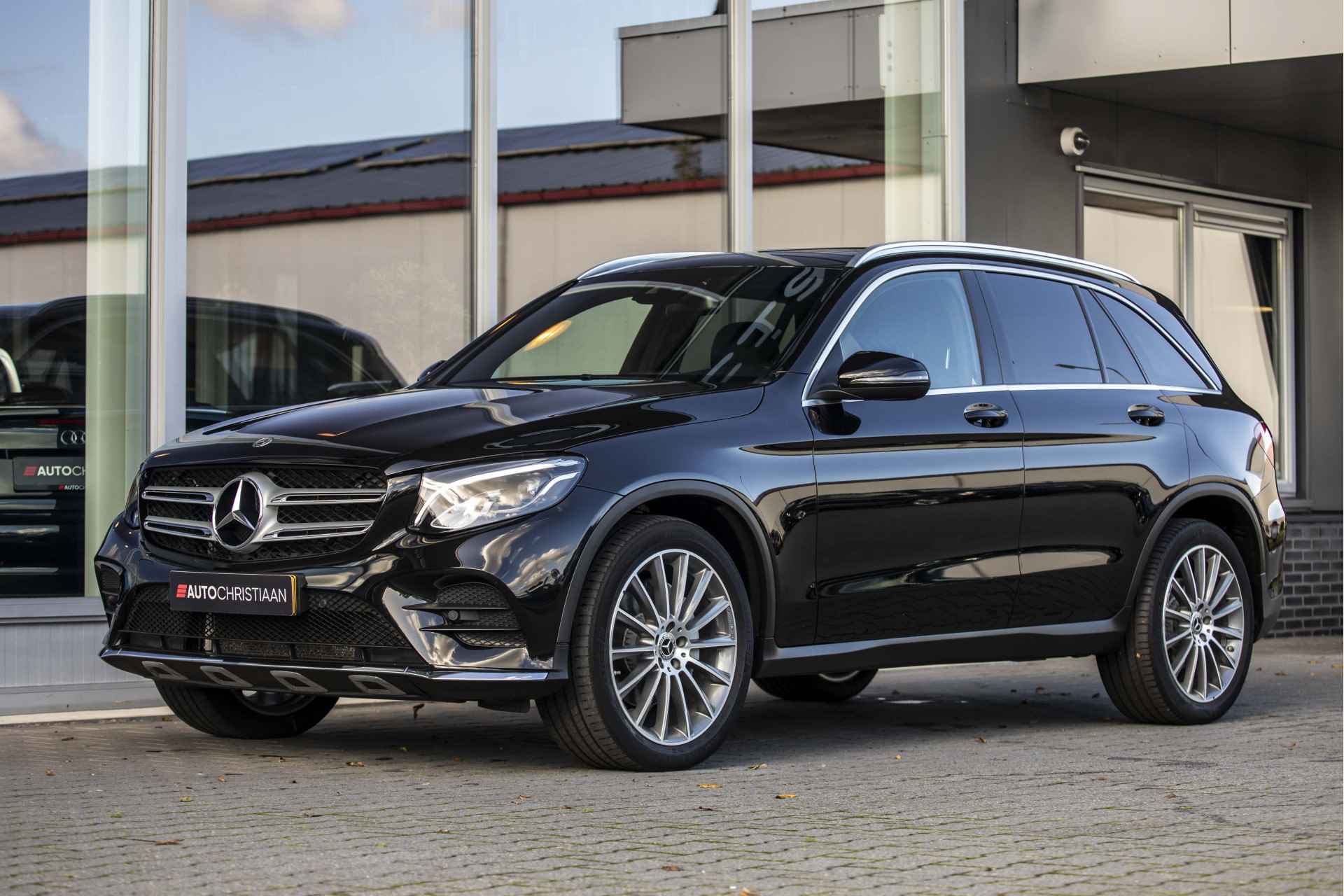 Mercedes-Benz GLC 250 4MATIC Premium Plus AMG | Pano | E-Trekhaak | 20" - 15/49