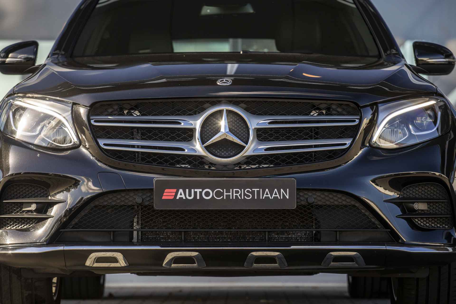 Mercedes-Benz GLC 250 4MATIC Premium Plus AMG | Pano | E-Trekhaak | 20" - 18/49