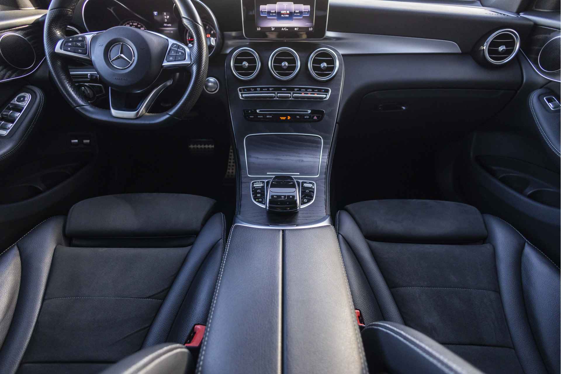 Mercedes-Benz GLC 250 4MATIC Premium Plus AMG | Pano | E-Trekhaak | 20" - 41/49