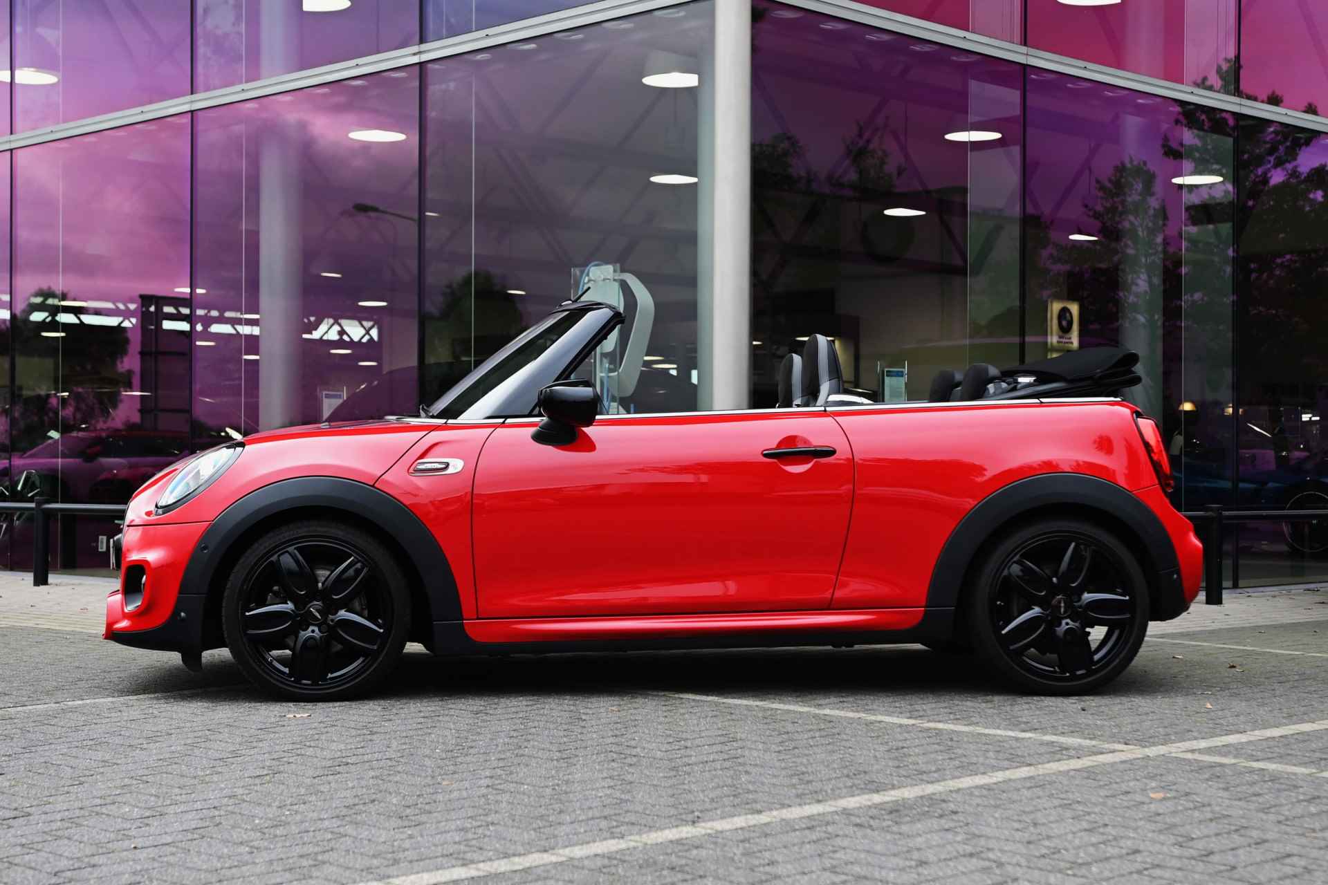 MINI Cabrio Cooper S Hammersmith Automaat / JCW Trim Pakket / Achteruitrijcamera / Comfort Access / JCW Sportstoelen / Head-Up / LED / Park Assistant - 6/28