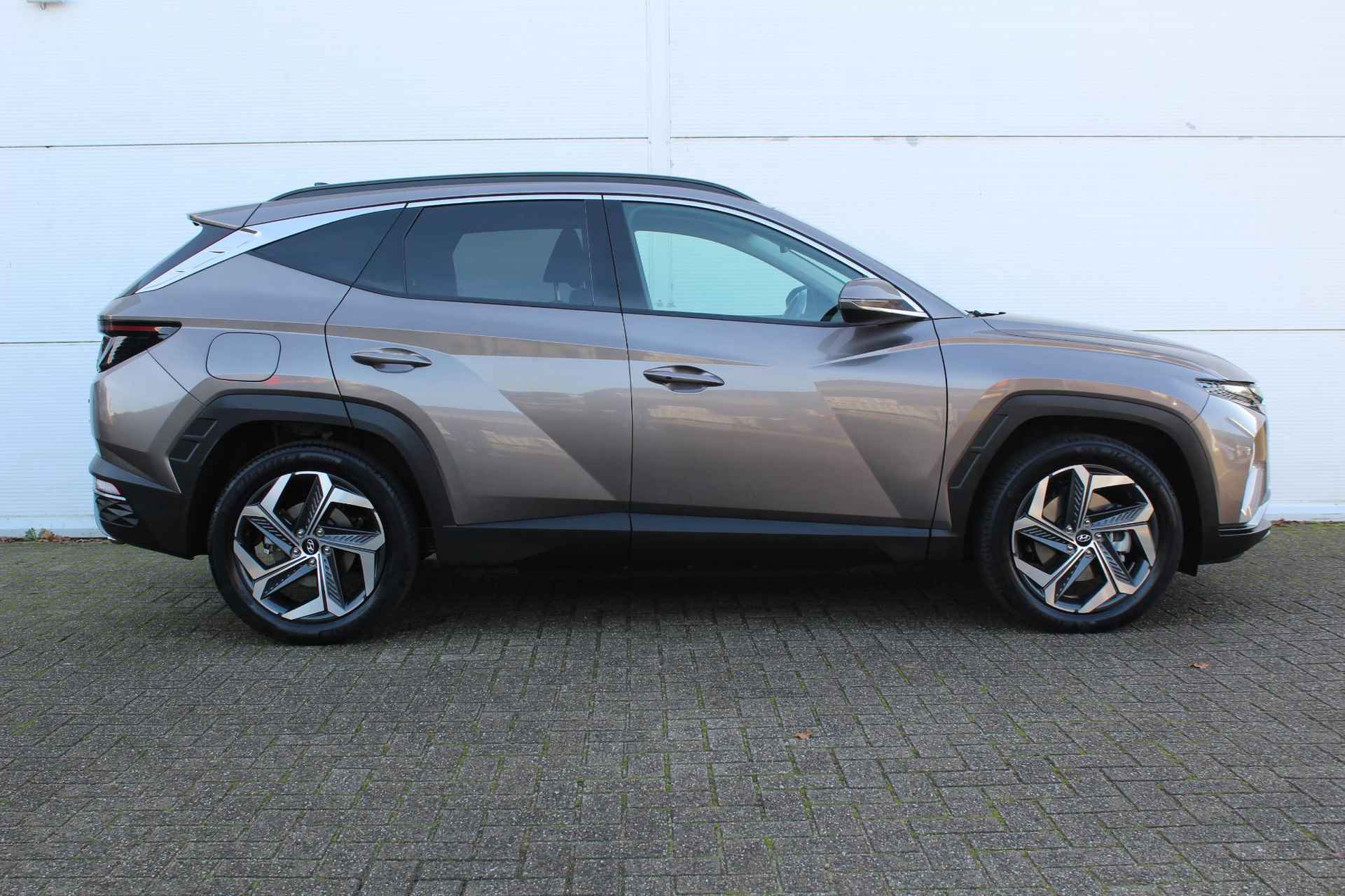 Hyundai Tucson 1.6 T-GDI PHEV Comfort Smart 4WD / Trekhaak (1350 KG) / Navigatie + Apple Carplay/Android Auto / Cruise Control Adaptief / Climate Control / Stoel- + Stuurverwarming / - 16/52