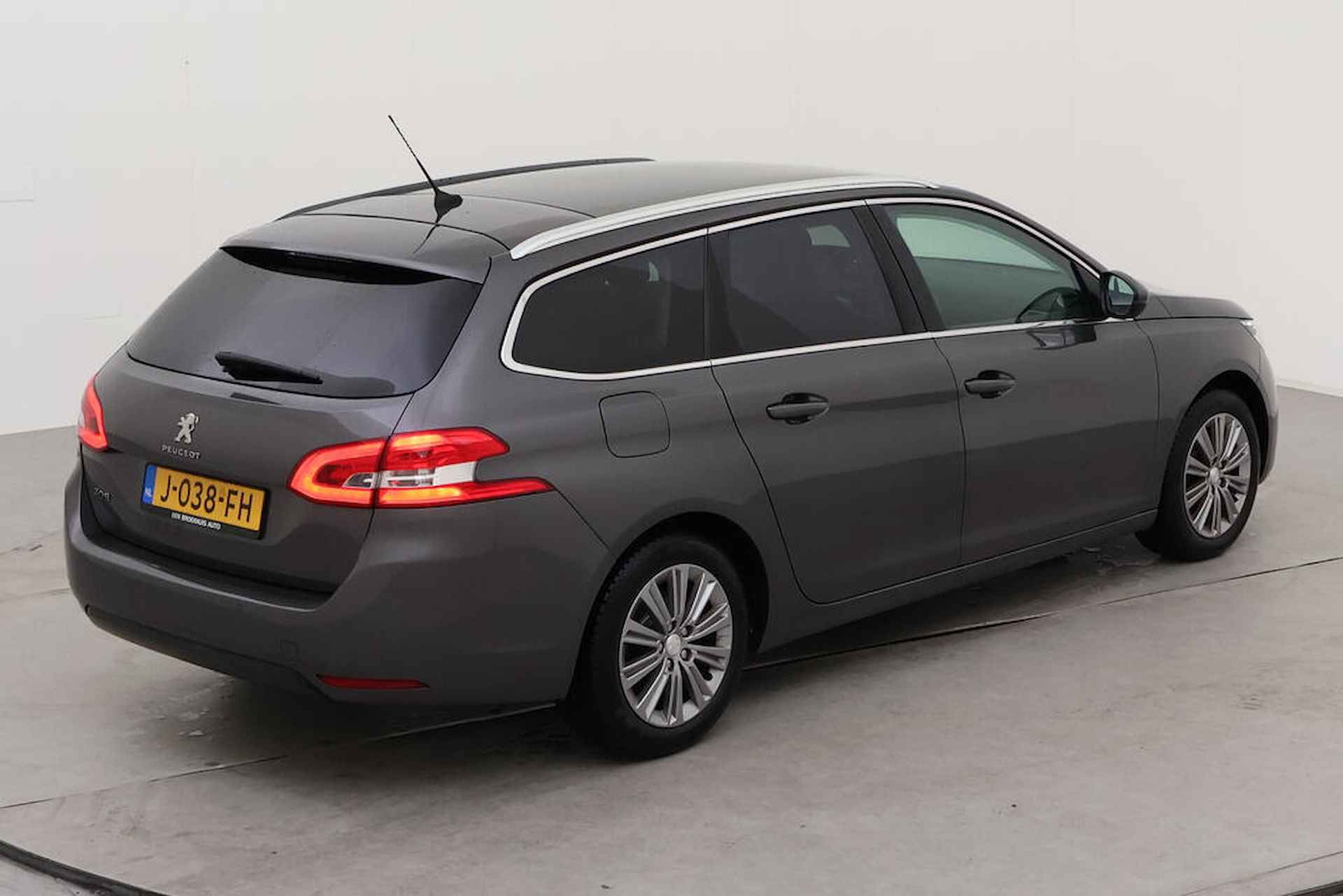 Peugeot 308 SW 1.2 PureTech Allure NL AUTO | PANO | HALF LEDER | CARPLAY | - 3/13