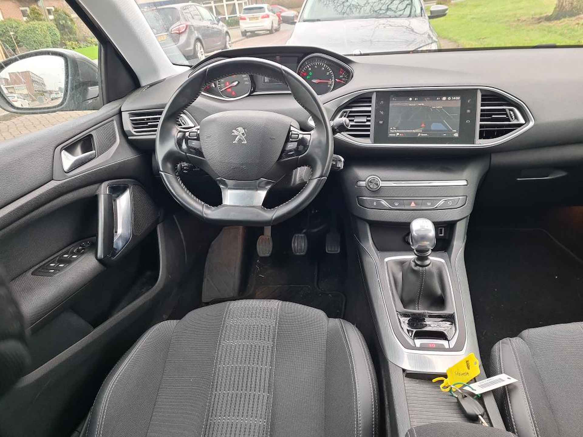 Peugeot 308 SW 1.2 PureTech Allure NL AUTO | PANO | HALF LEDER | CARPLAY | - 4/13